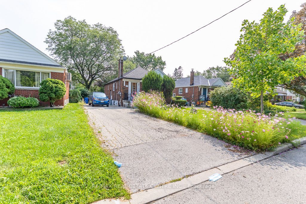 27 Innismore Crescent, Toronto, ON M1R 1C8 photo 2