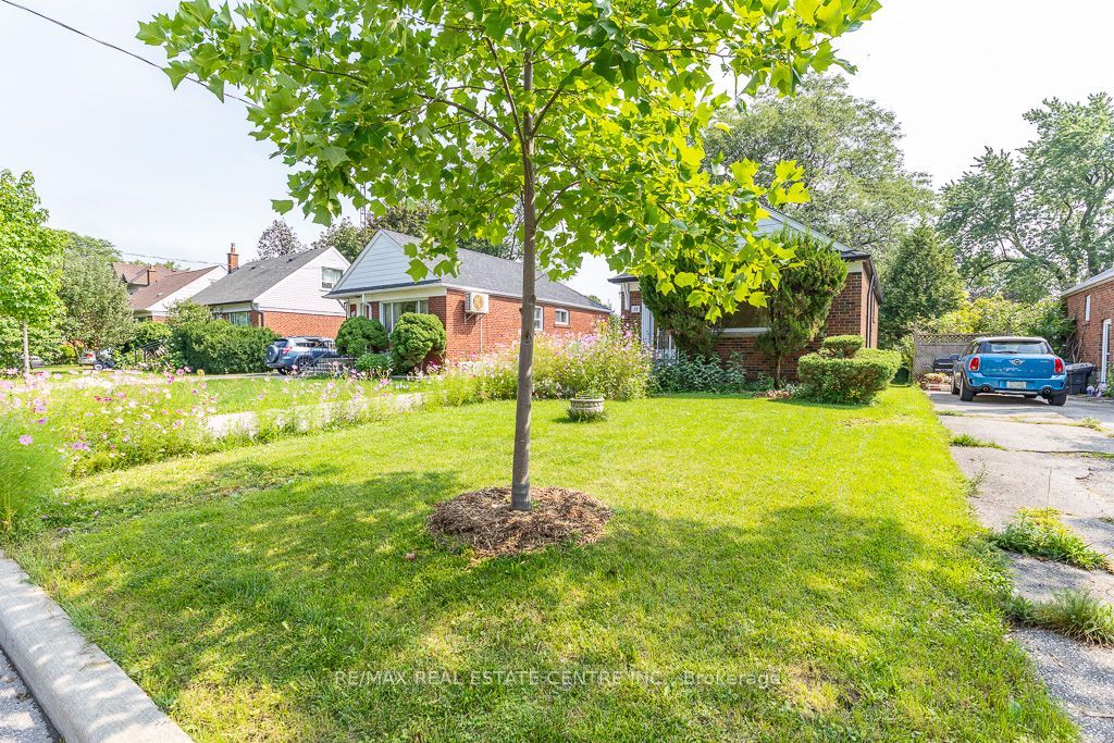 27 Innismore Crescent, Toronto, ON M1R 1C8 photo 4