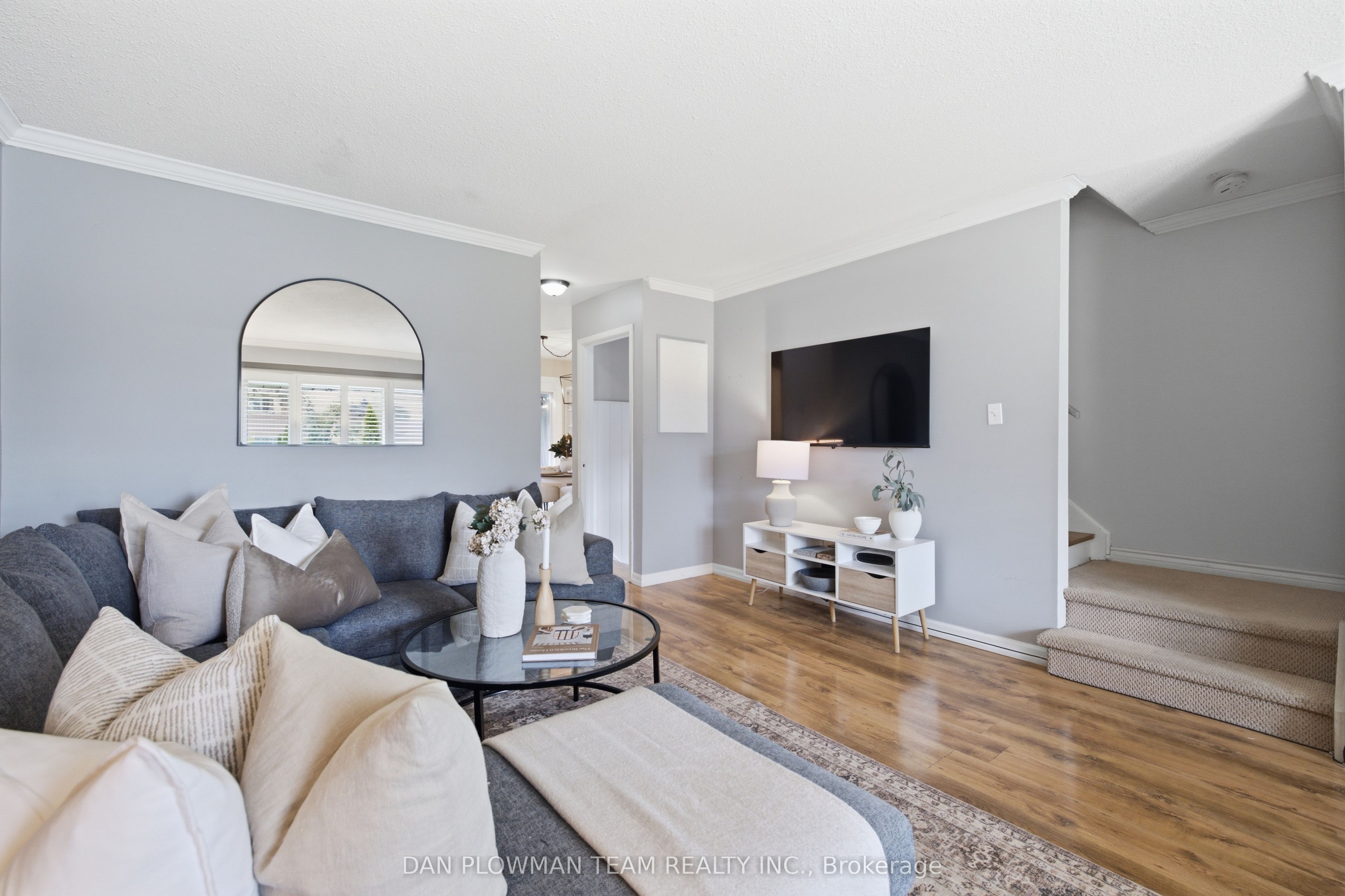 302 Vancouver Crescent, Oshawa, ON L1J 5X9 photo 3
