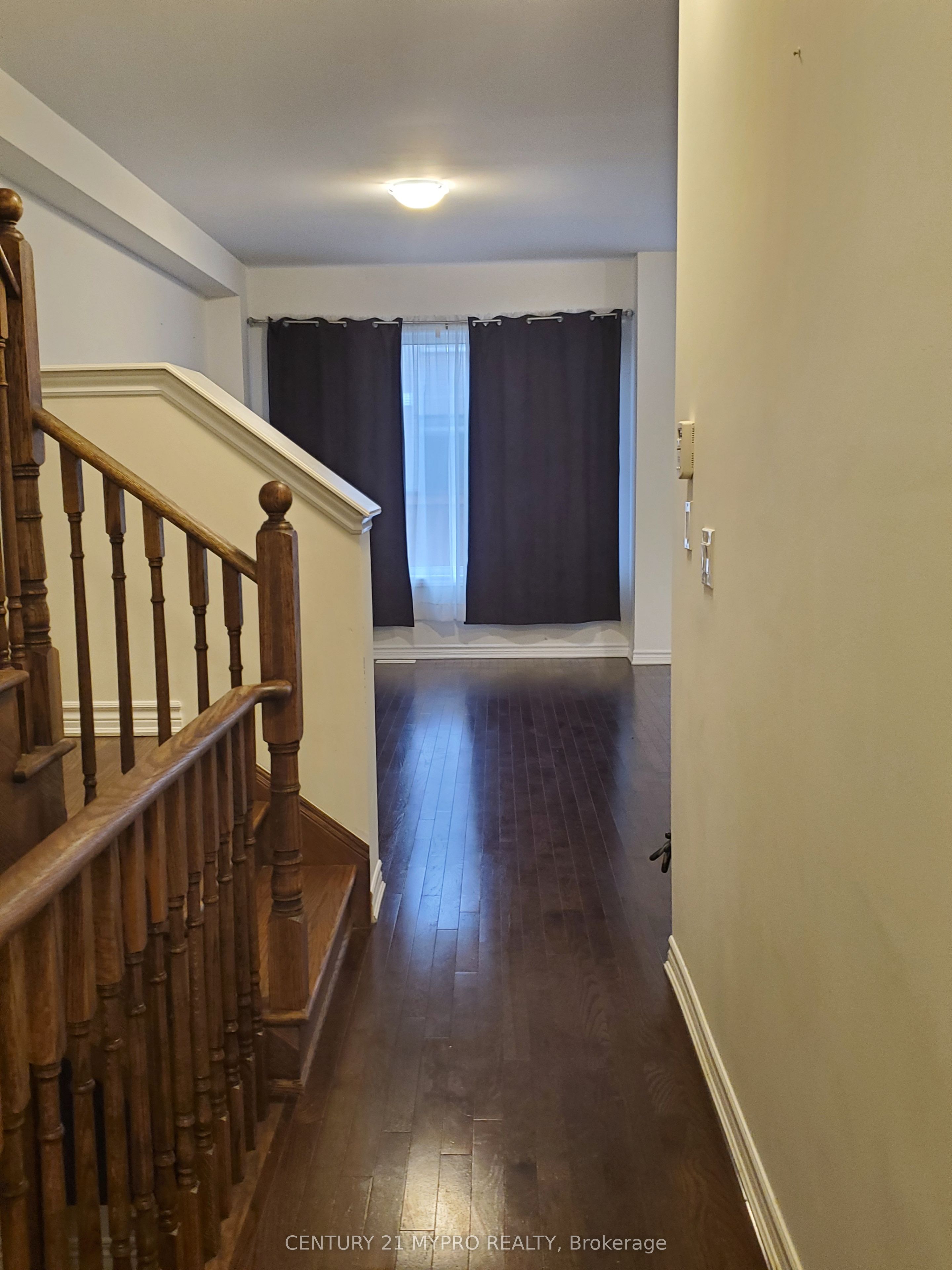 26 Marlborough Street, Whitby, ON L1R 0R2 photo 2