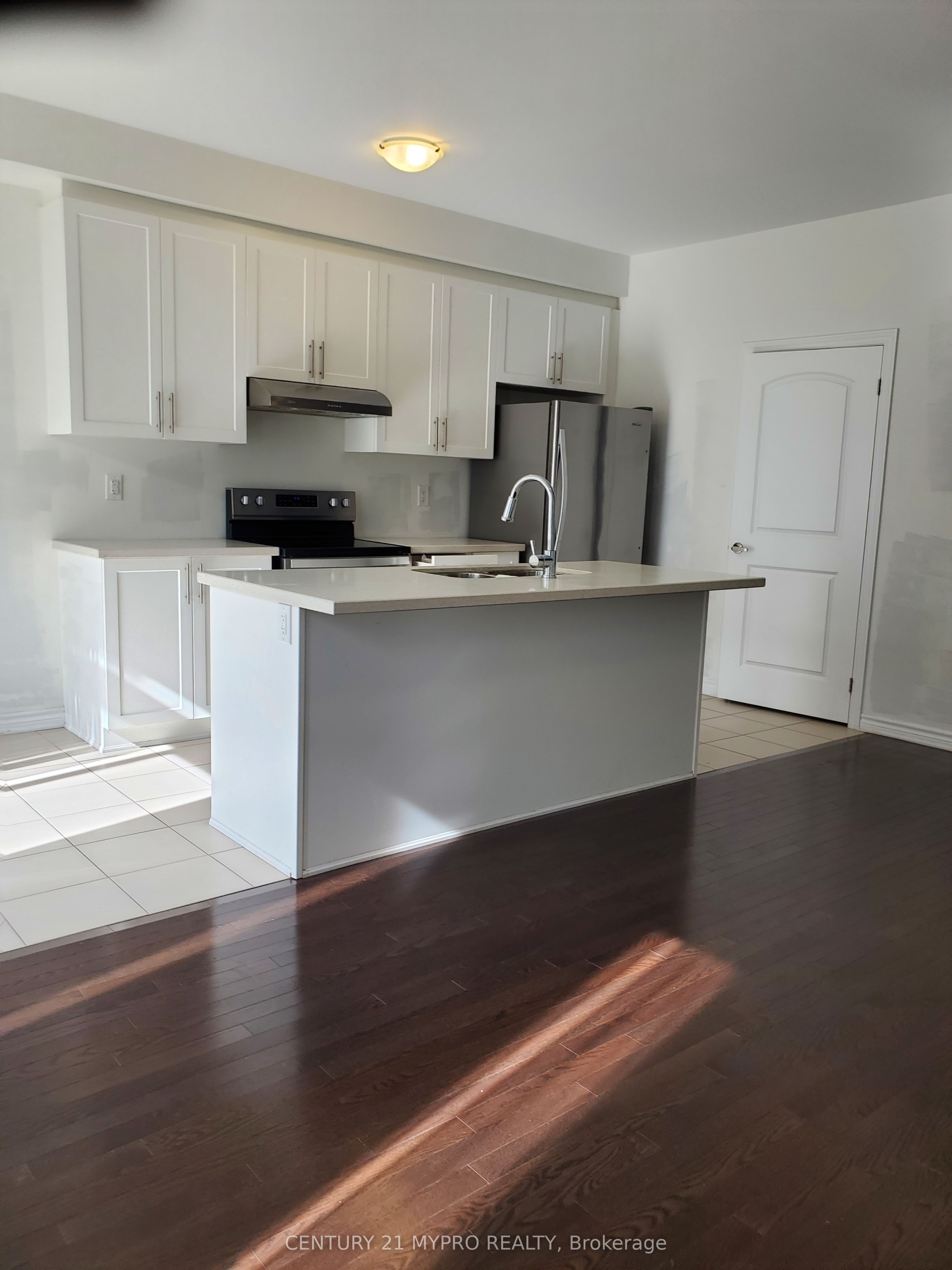 26 Marlborough Street, Whitby, ON L1R 0R2 photo 3