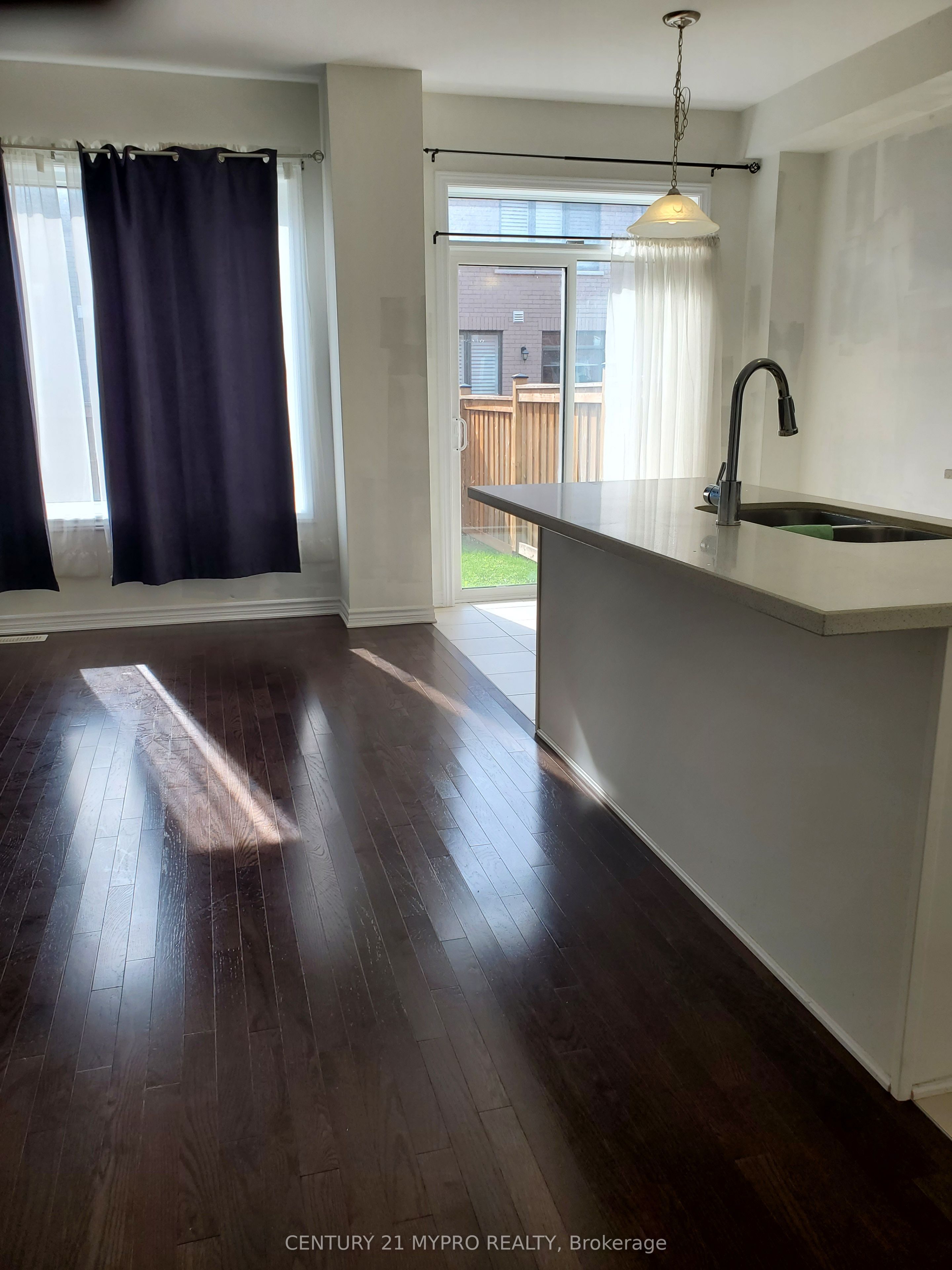 26 Marlborough Street, Whitby, ON L1R 0R2 photo 4