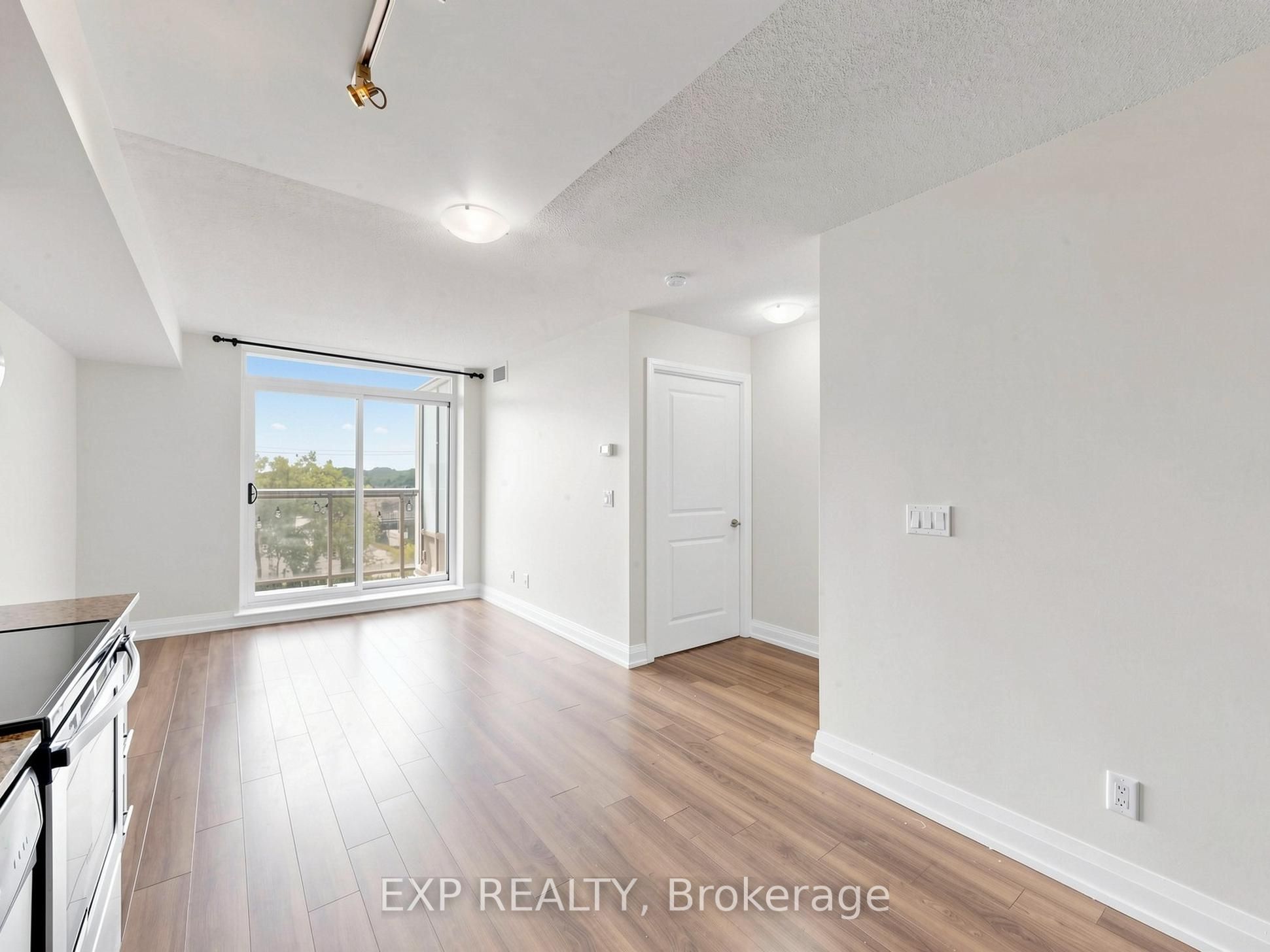 3520 Danforth Avenue 415, Toronto, ON M1L 1E5 photo 2