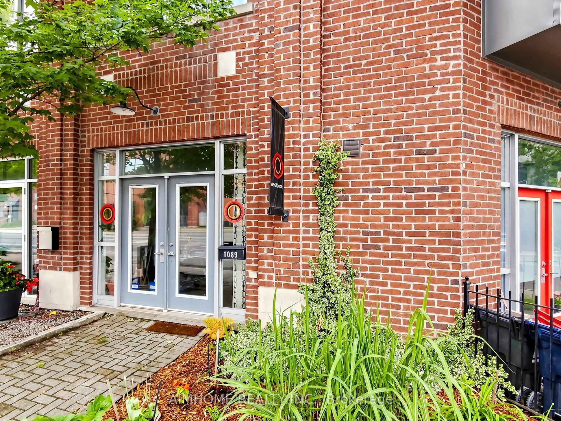 1089 Dundas Street E, Toronto, ON M4M 1R9 photo 2