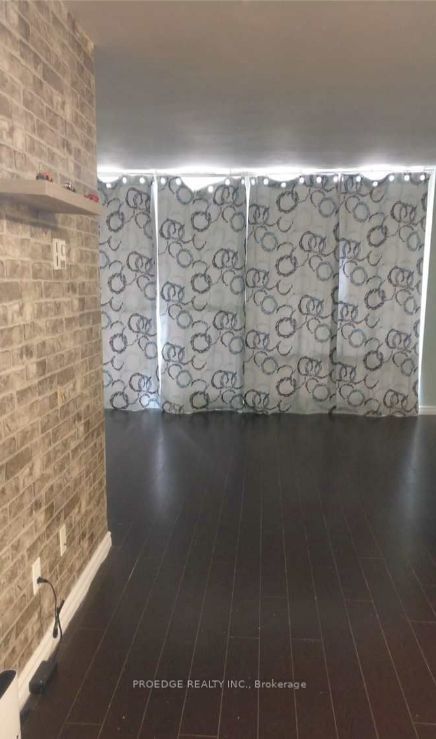 5 Massey Square 102, Toronto, ON M4C 5L6 photo 5