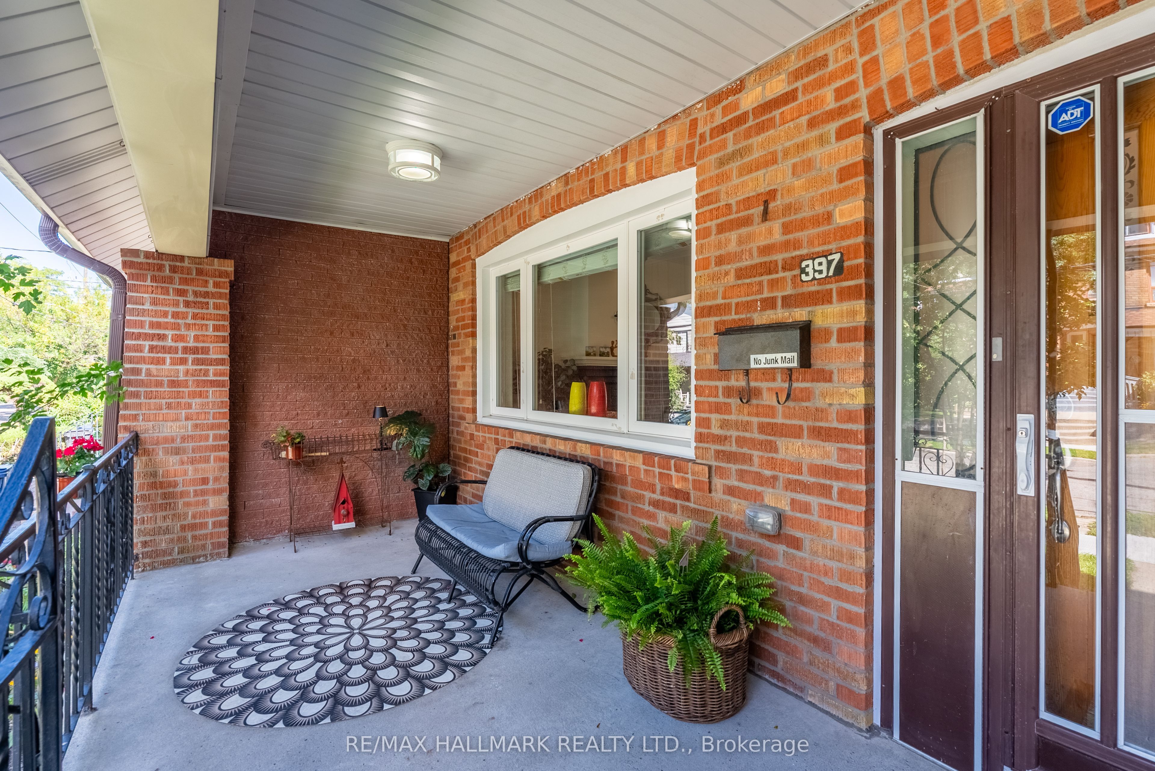 397 Strathmore Boulevard, Toronto, ON M4C 1N6 photo 2