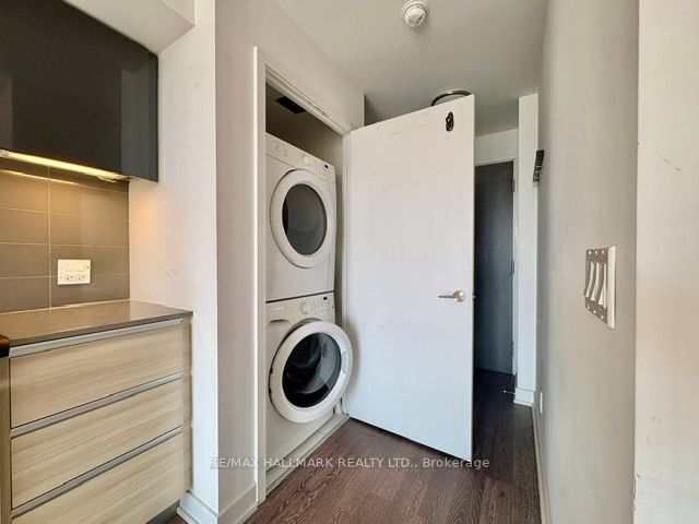 1238 Dundas Street E 709, Toronto, ON M4M 0C6 photo 5