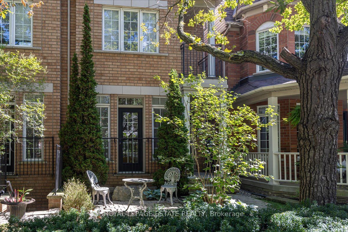 145 Boardwalk Drive, Toronto, ON M4L 3X9 photo 2