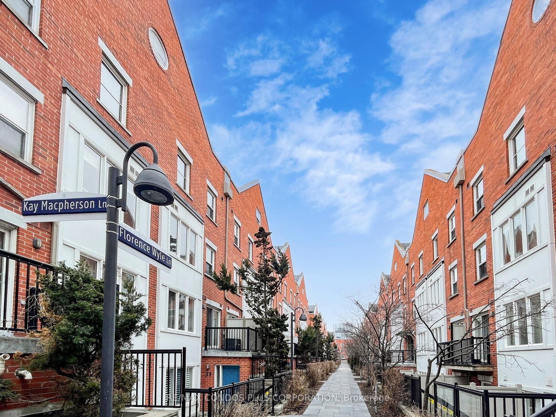 29 Florence Wyle Lane, Toronto, ON M4M 3E7 photo 2
