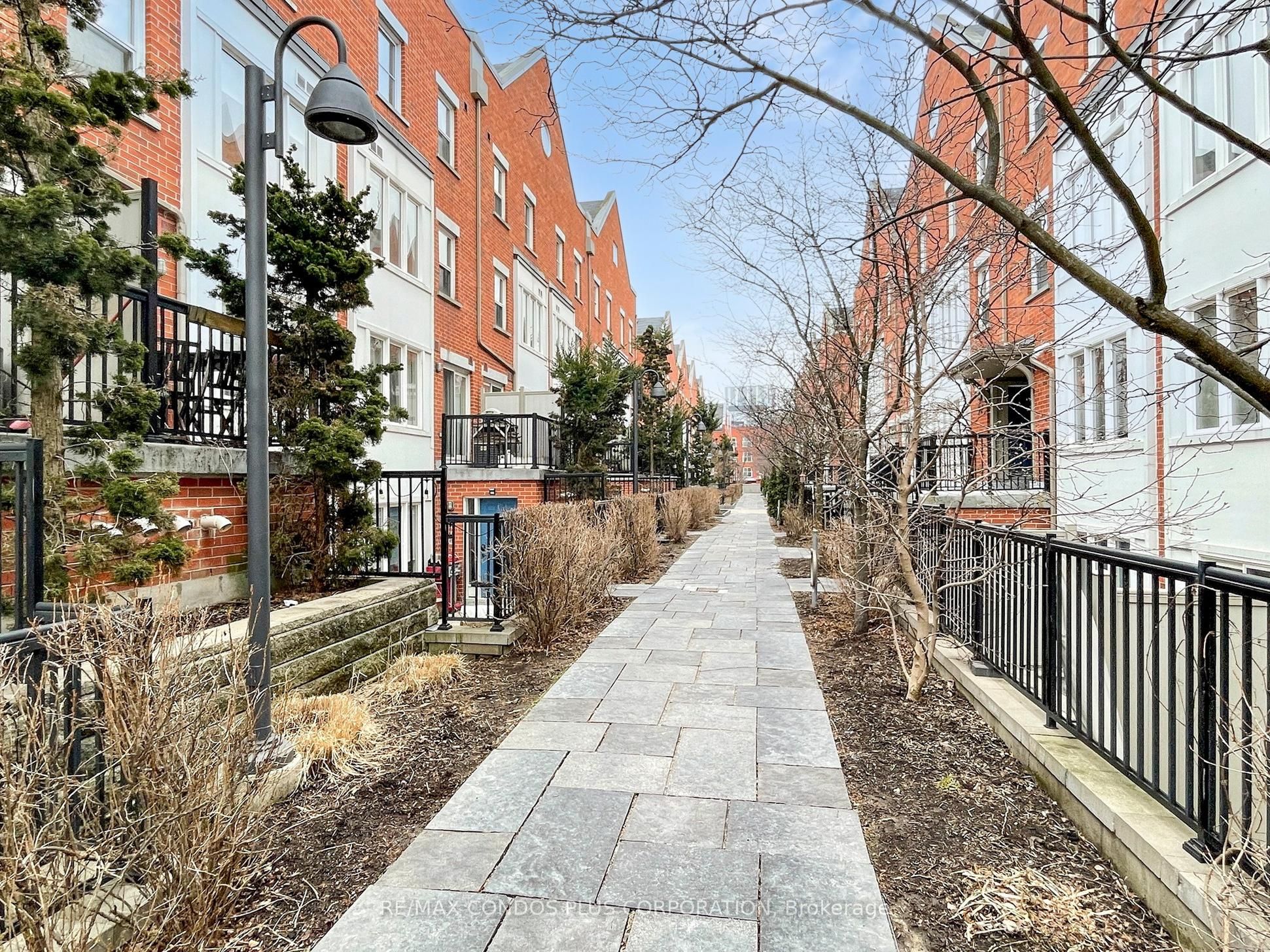 29 Florence Wyle Lane, Toronto, ON M4M 3E7 photo 3
