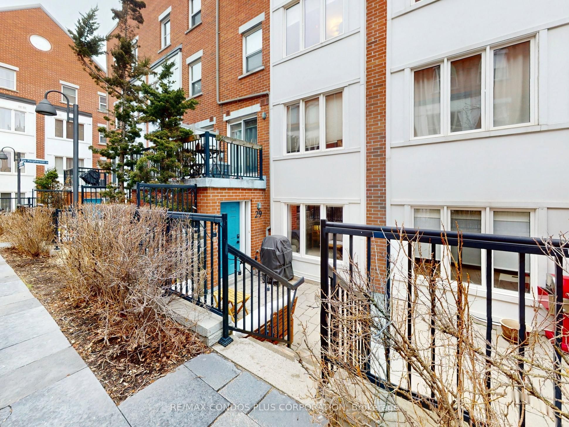 29 Florence Wyle Lane, Toronto, ON M4M 3E7 photo 4