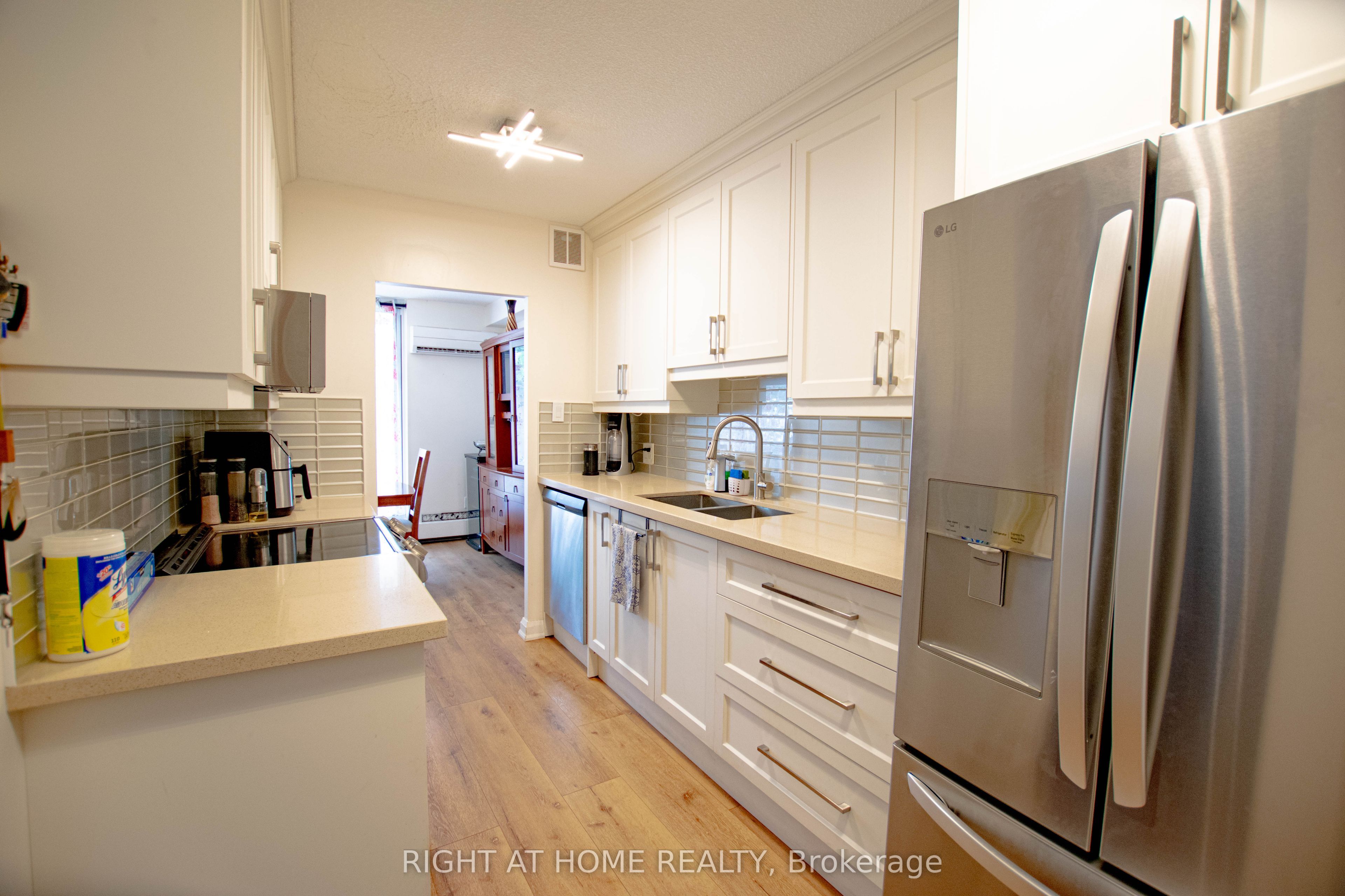 1210 Radom Street 107, Pickering, ON L1W 2X3 photo 4