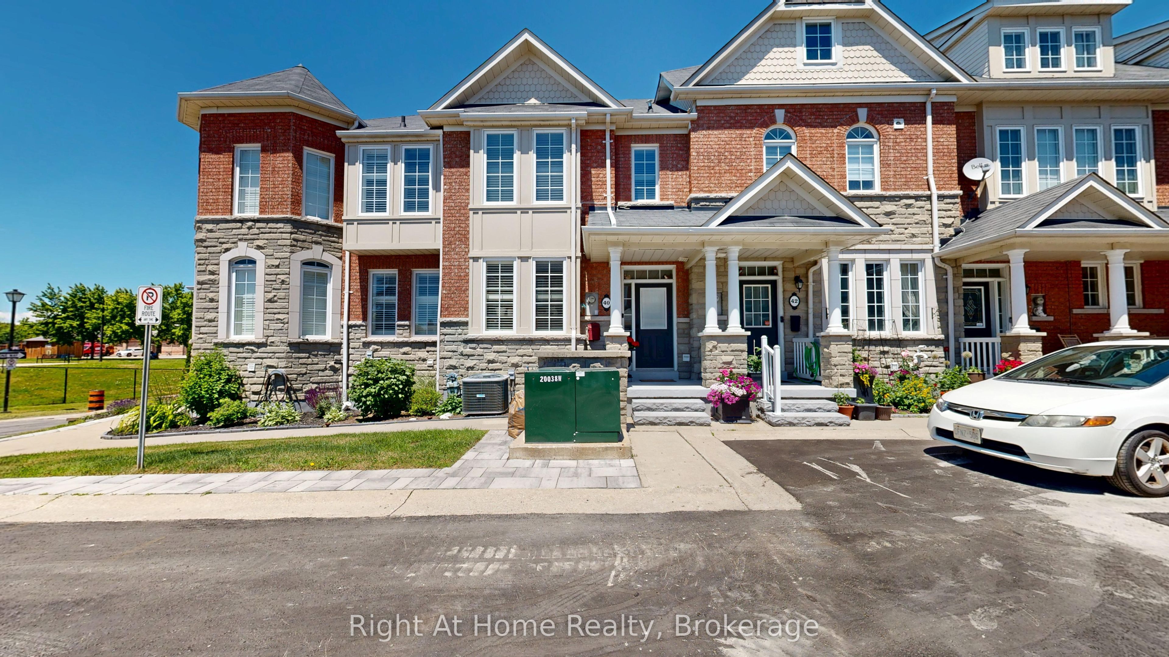 40 Torr Lane, Ajax, ON L1S 7M9 photo 2