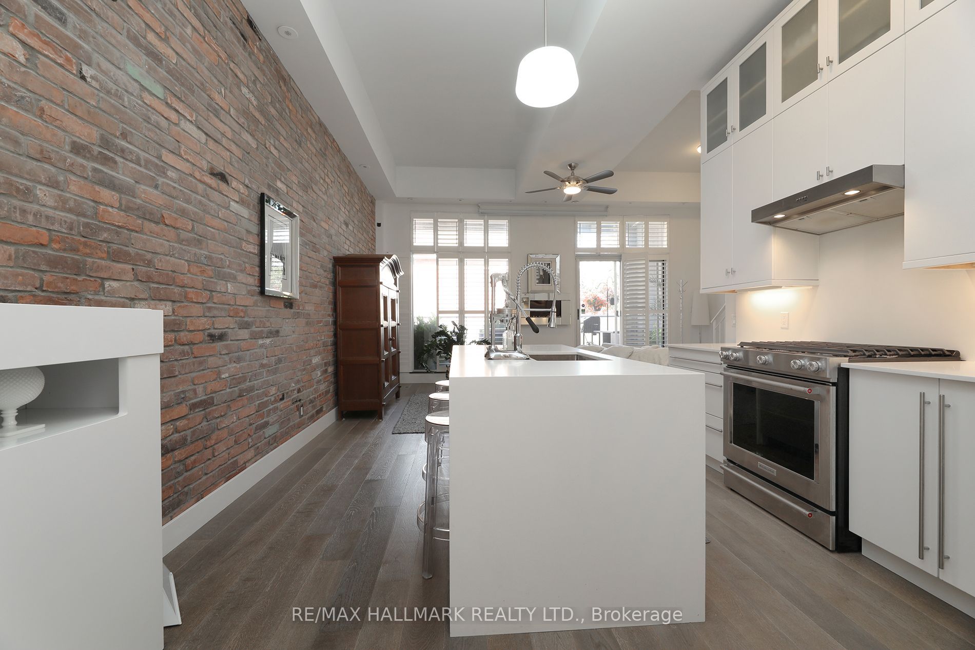 1842 Queen Street E 204, Toronto, ON M4L 1H1 photo 2