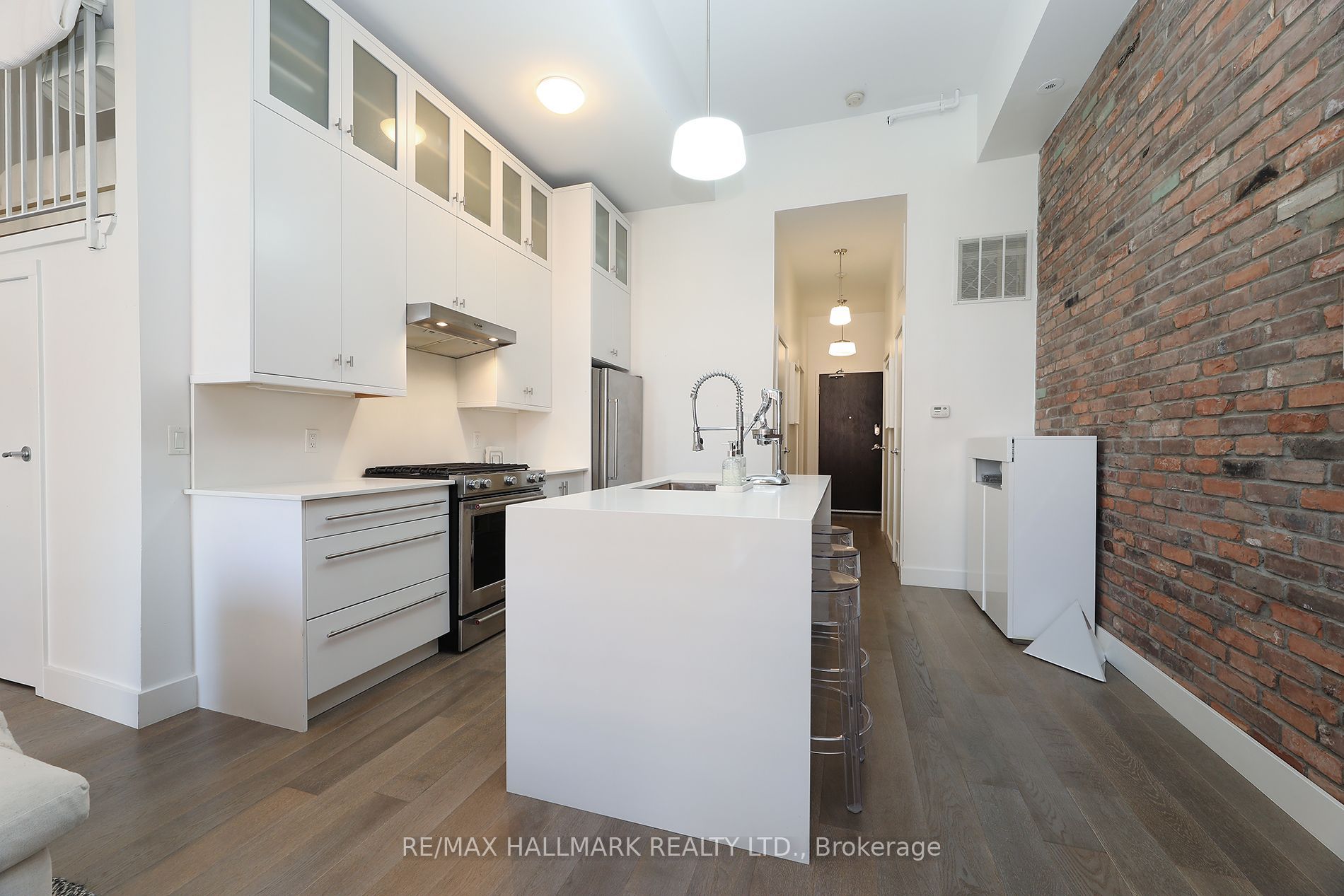 1842 Queen Street E 204, Toronto, ON M4L 1H1 photo 3