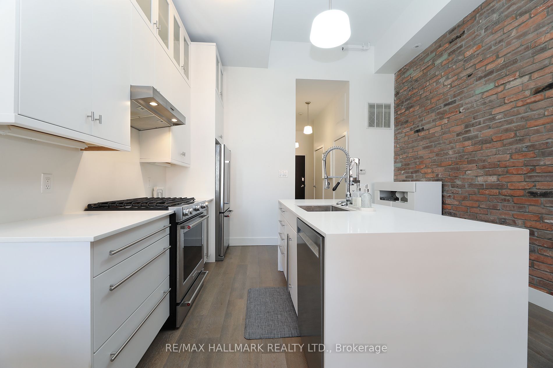 1842 Queen Street E 204, Toronto, ON M4L 1H1 photo 4
