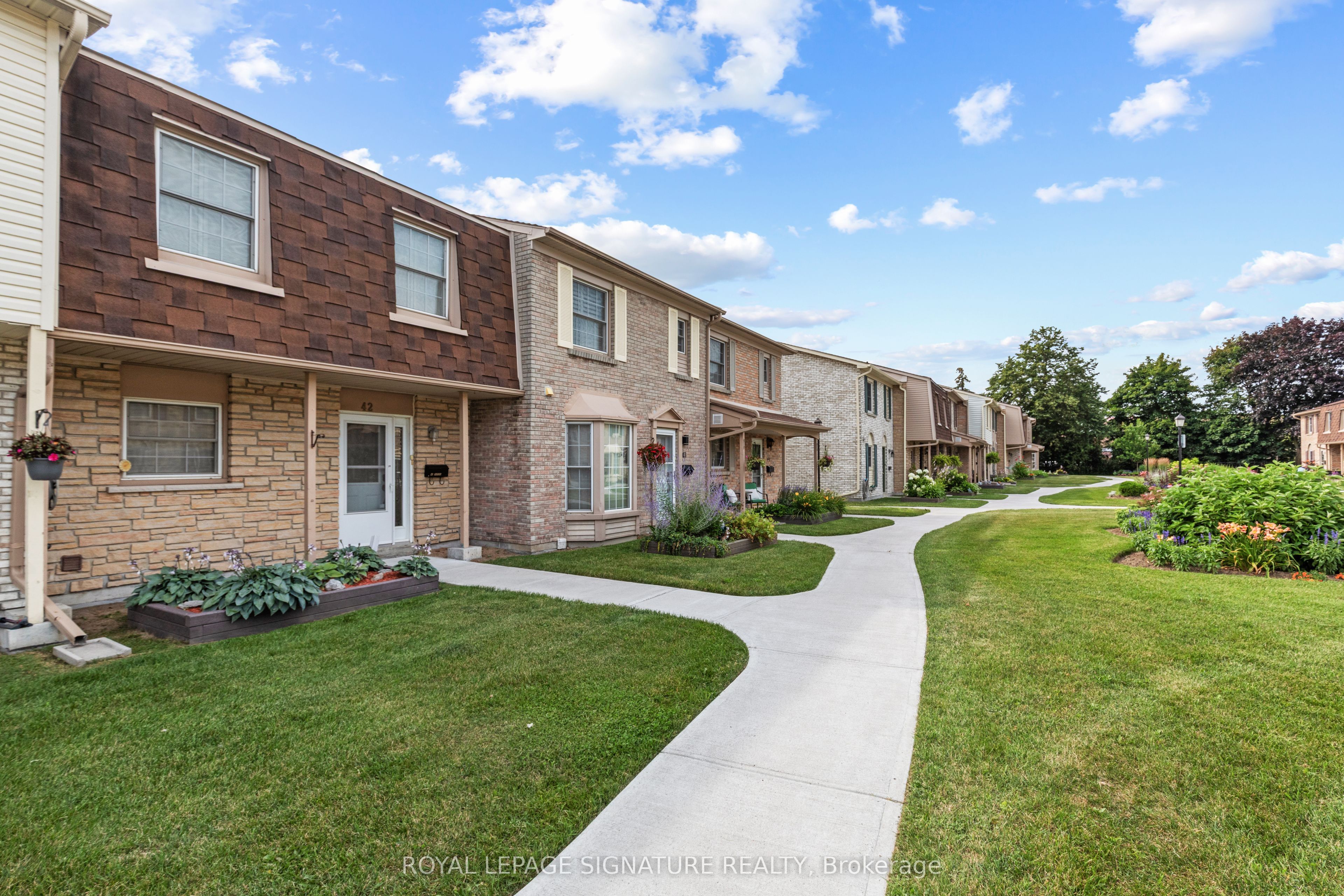 580 Eyer Drive 42, Pickering, ON L1W 3B7 photo 2