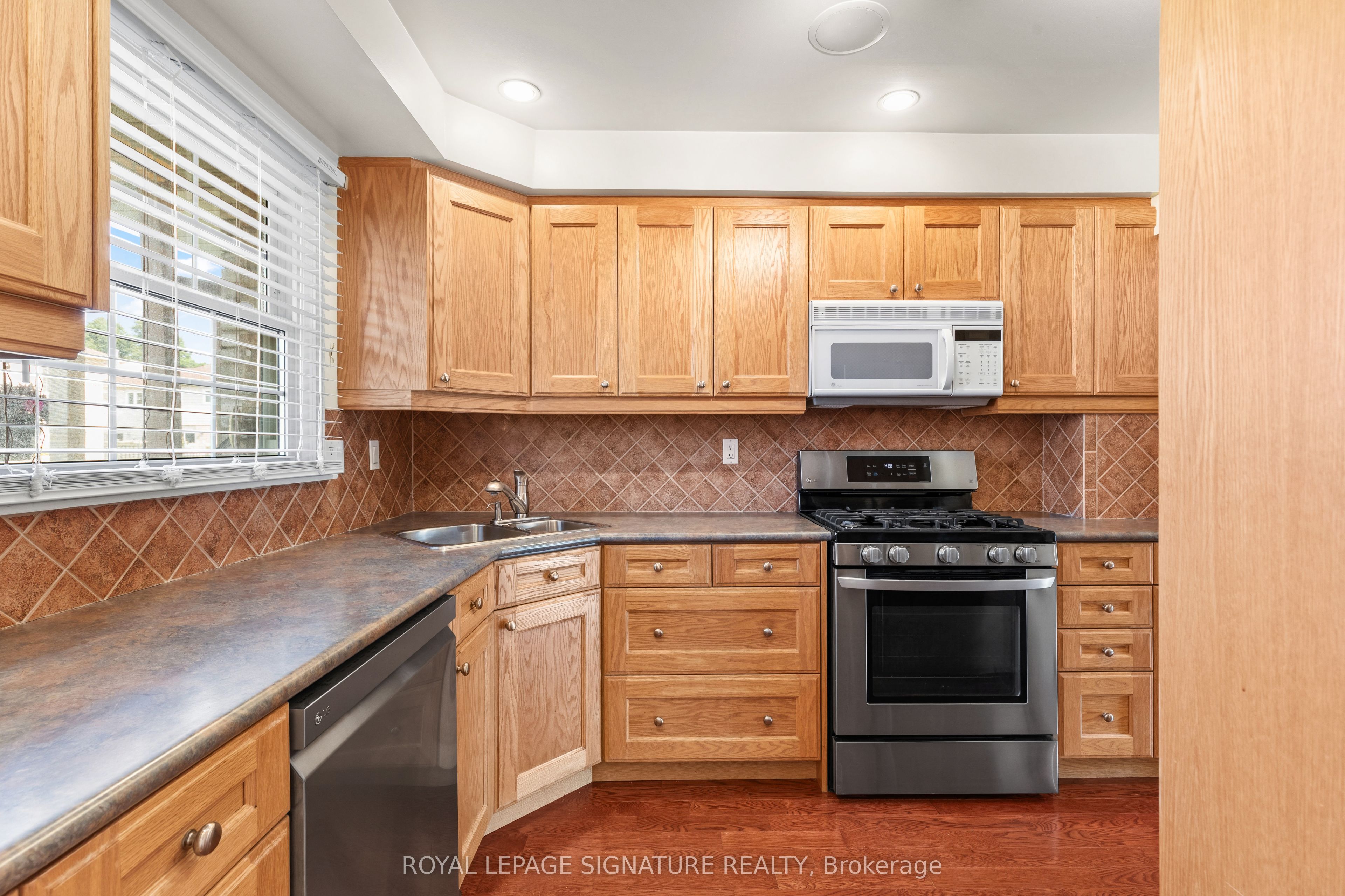 580 Eyer Drive 42, Pickering, ON L1W 3B7 photo 3