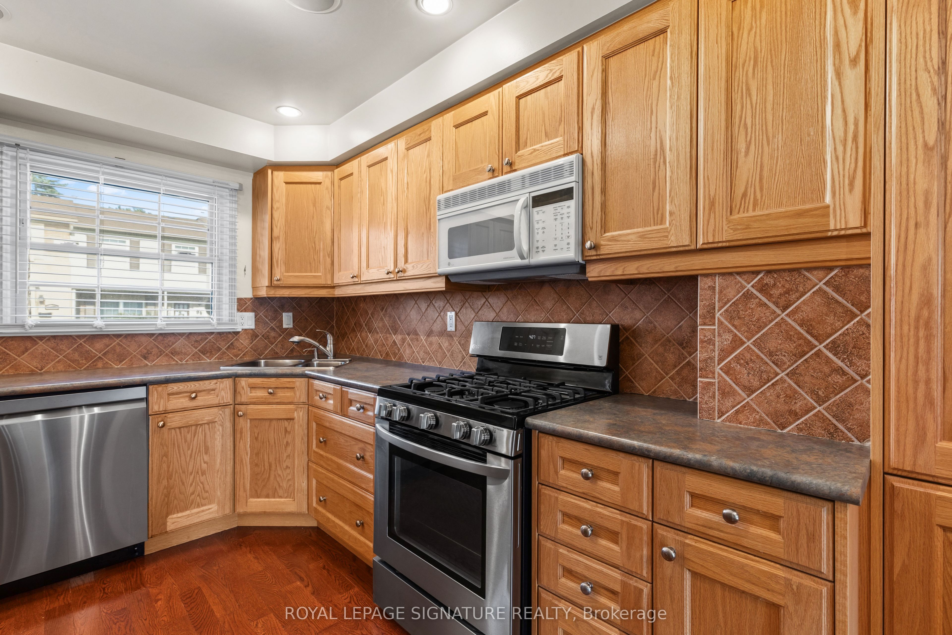 580 Eyer Drive 42, Pickering, ON L1W 3B7 photo 4