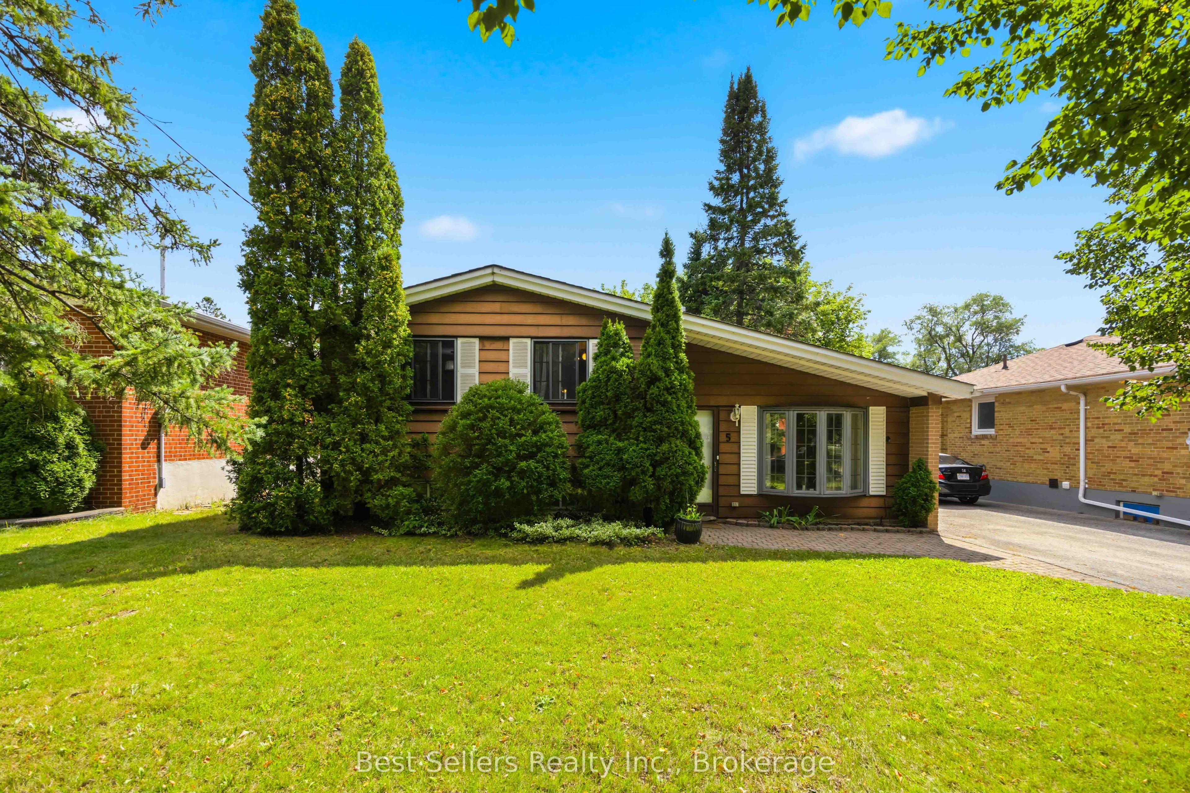 5 Benfrisco Crescent, Toronto, ON M1H 1N2