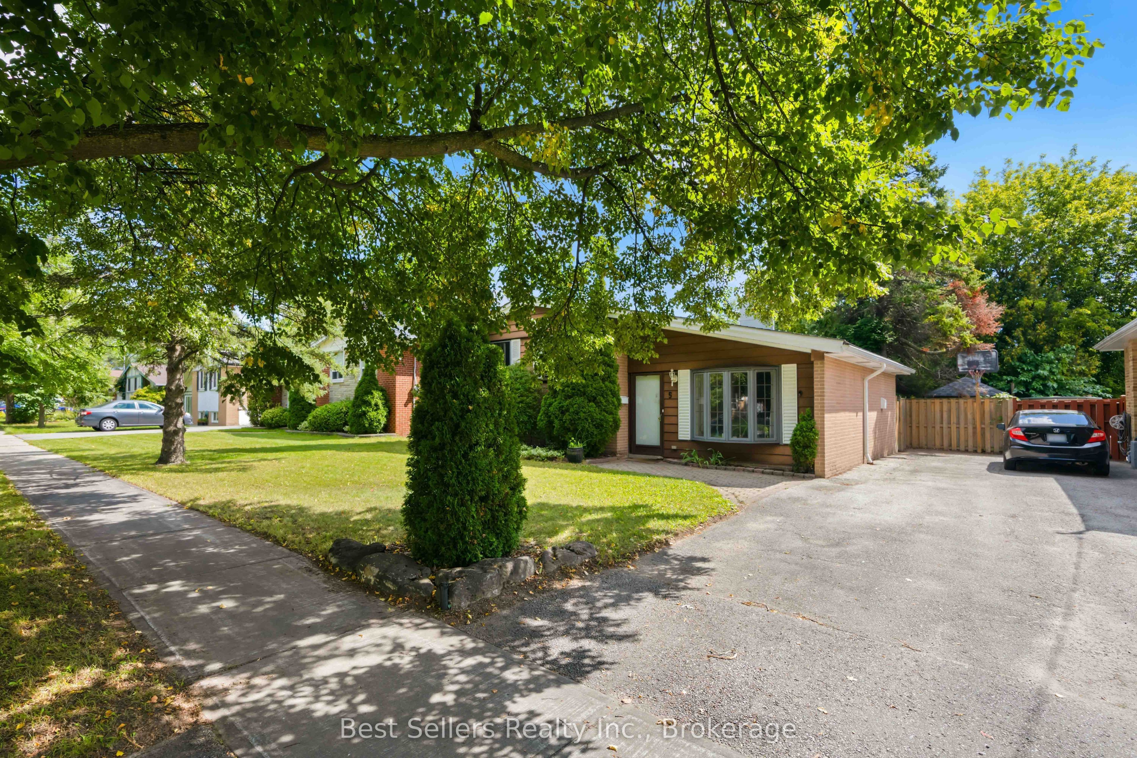 5 Benfrisco Crescent, Toronto, ON M1H 1N2 photo 2