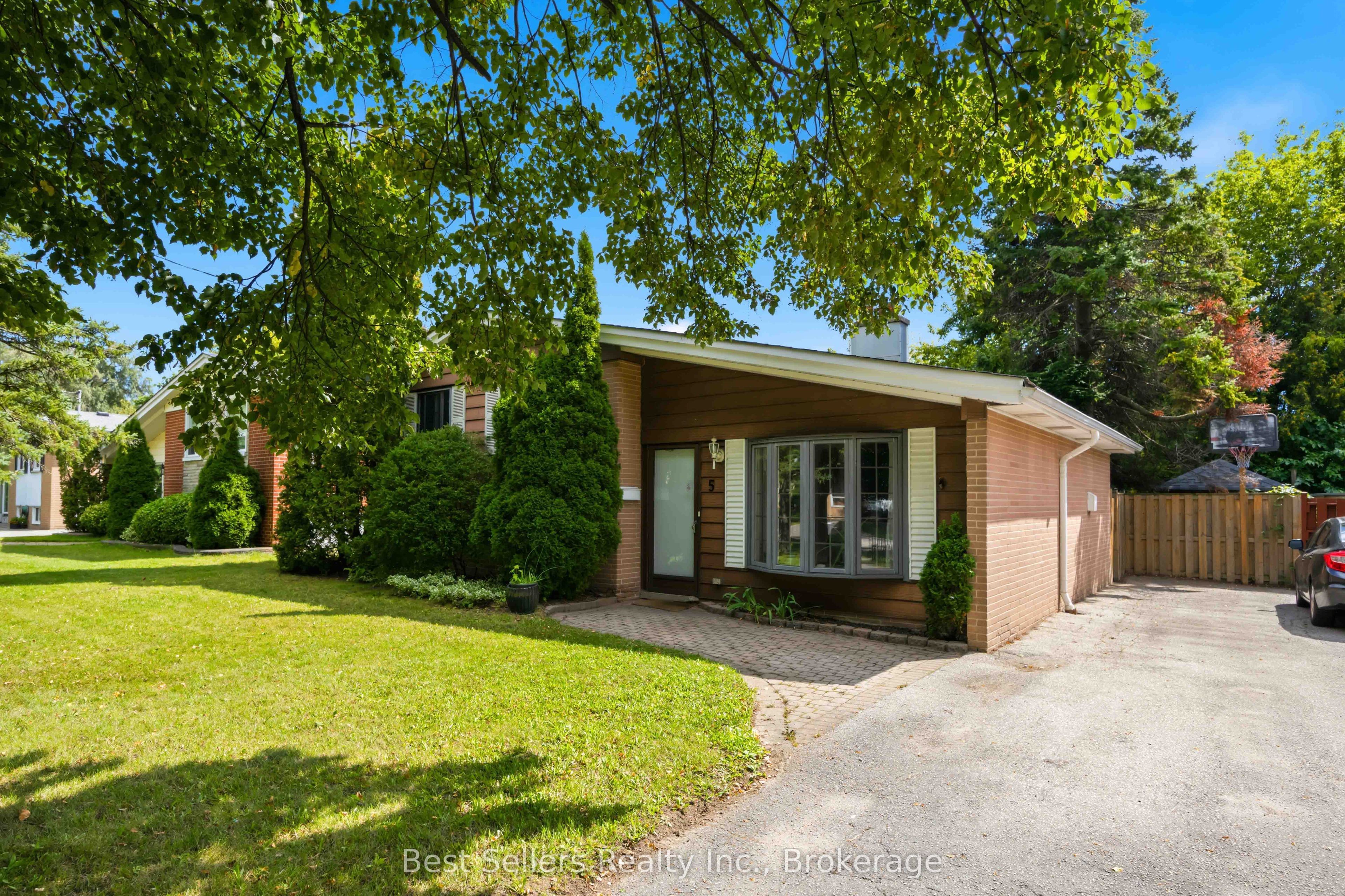 5 Benfrisco Crescent, Toronto, ON M1H 1N2 photo 3
