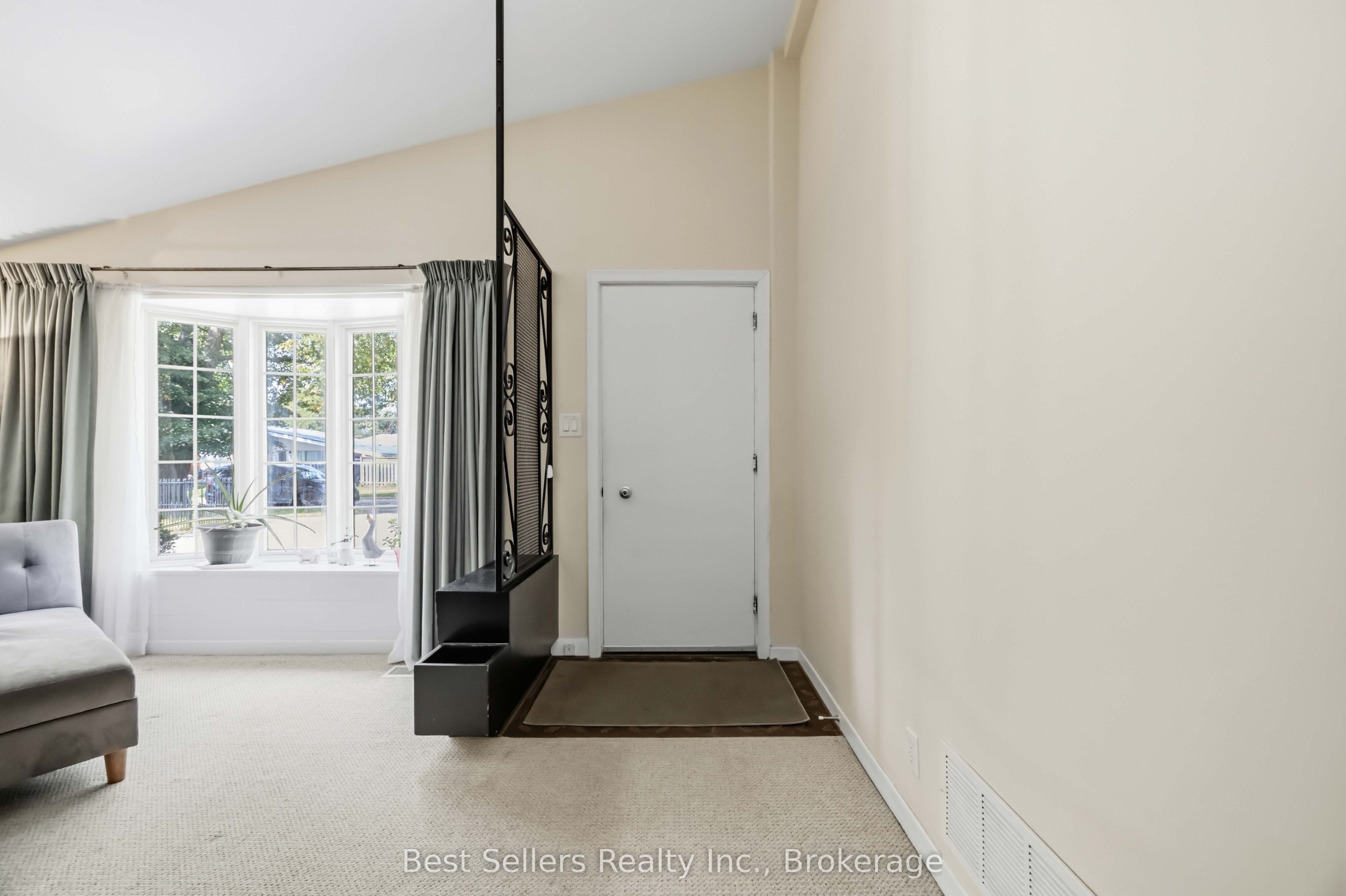 5 Benfrisco Crescent, Toronto, ON M1H 1N2 photo 5
