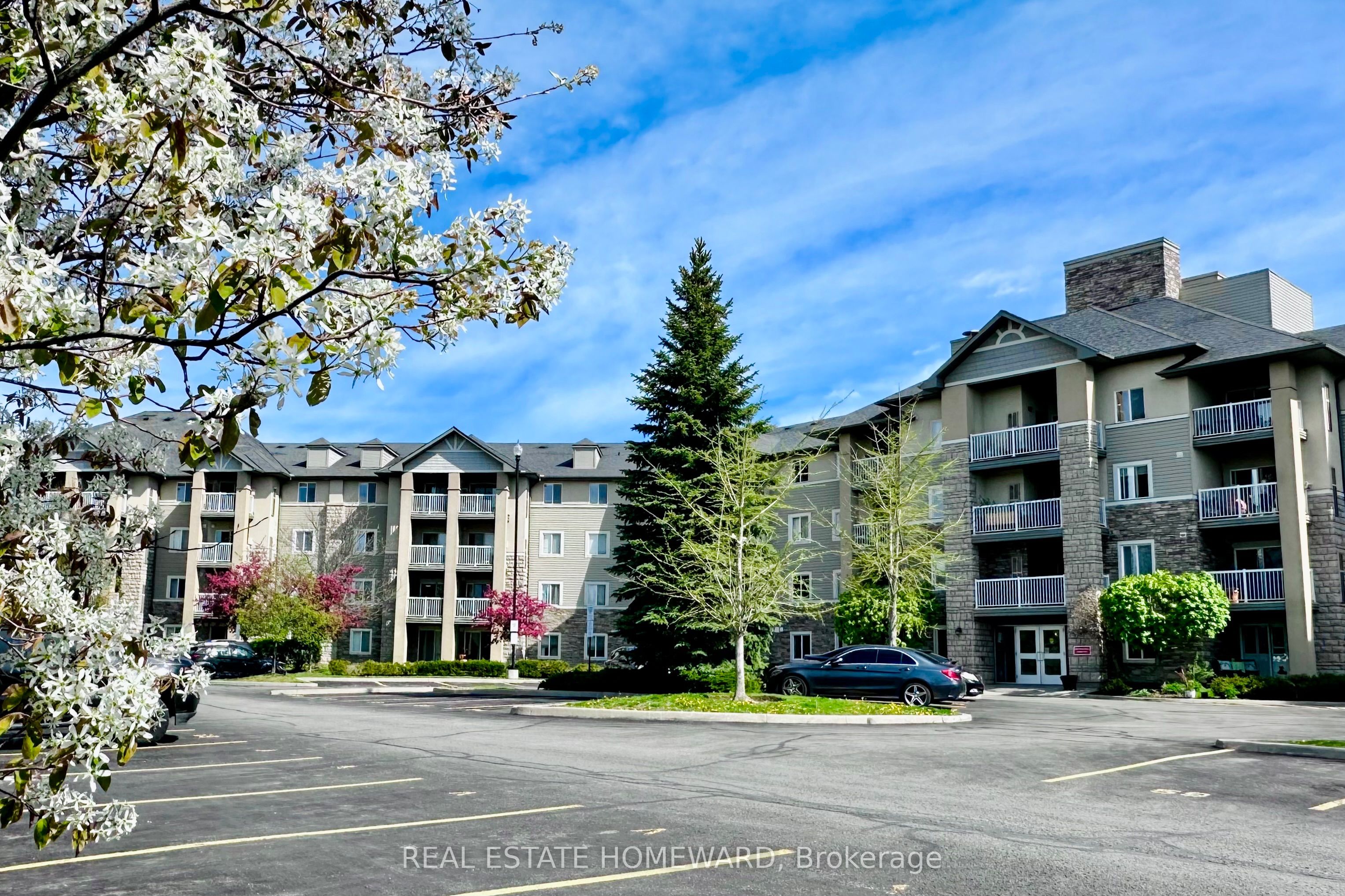 684 Warden Avenue 416, Toronto, ON M1L 4W4