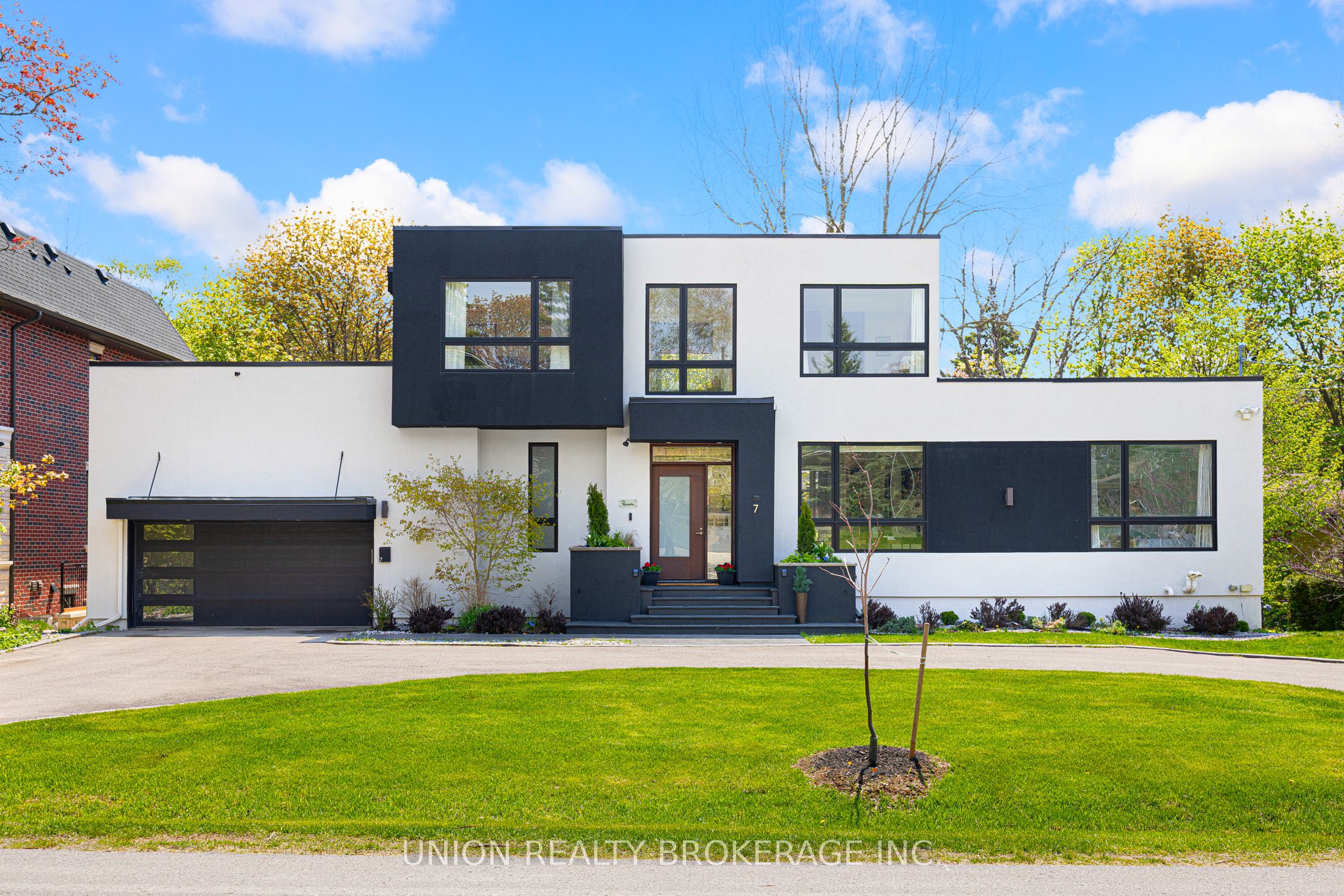 7 Balcarra Avenue, Toronto, ON M1M 1G8