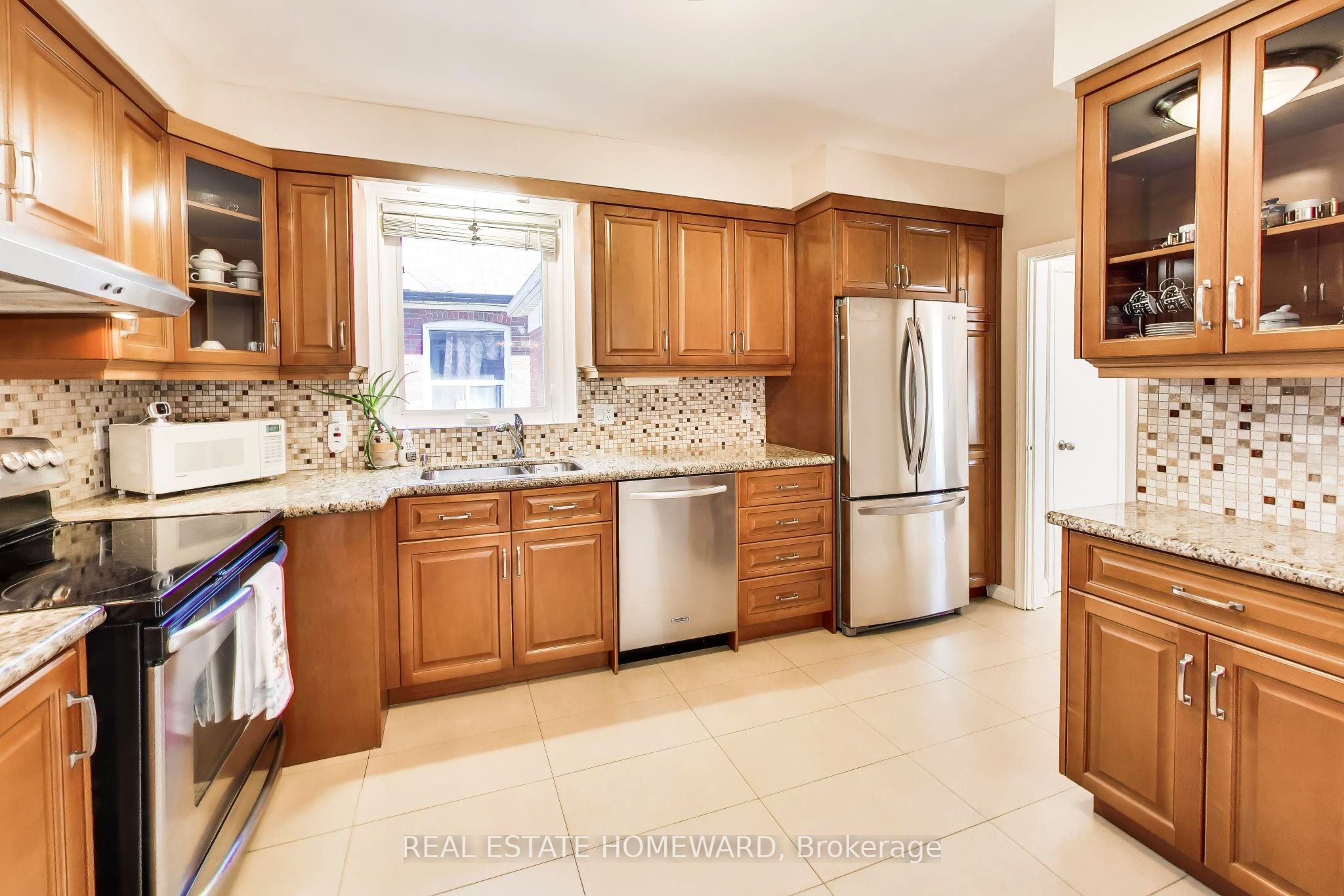 4 Martorino Drive, Toronto, ON M1K 2J2 photo 3
