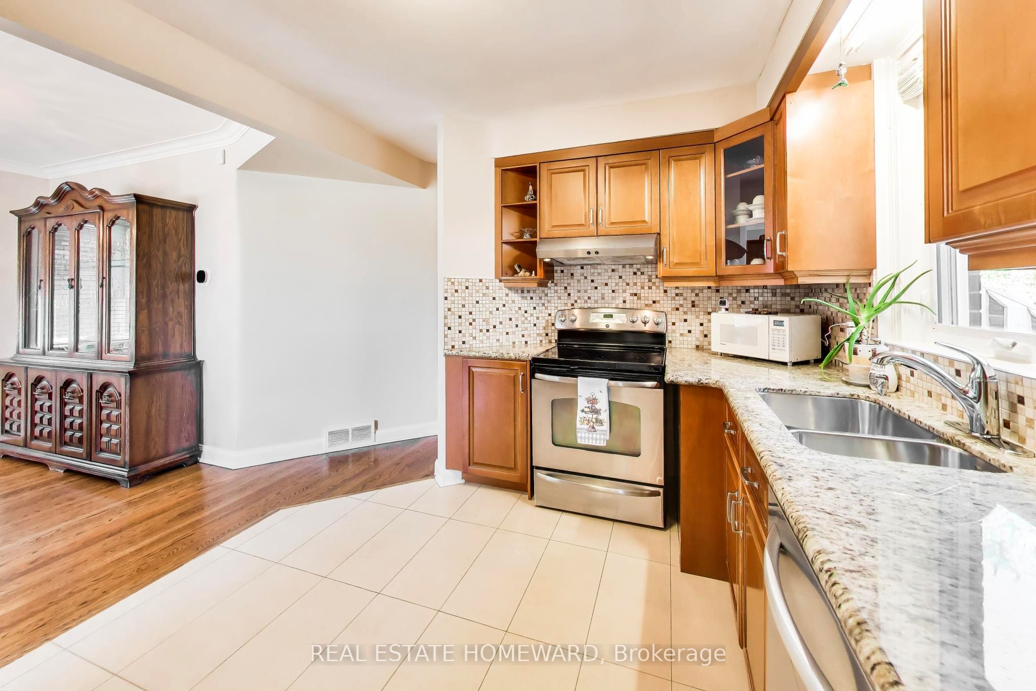 4 Martorino Drive, Toronto, ON M1K 2J2 photo 4