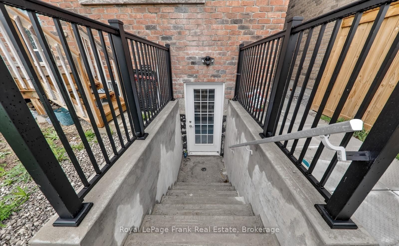 1159 Dragonfly Ave Avenue, Pickering, ON L1X 0G1 photo 2