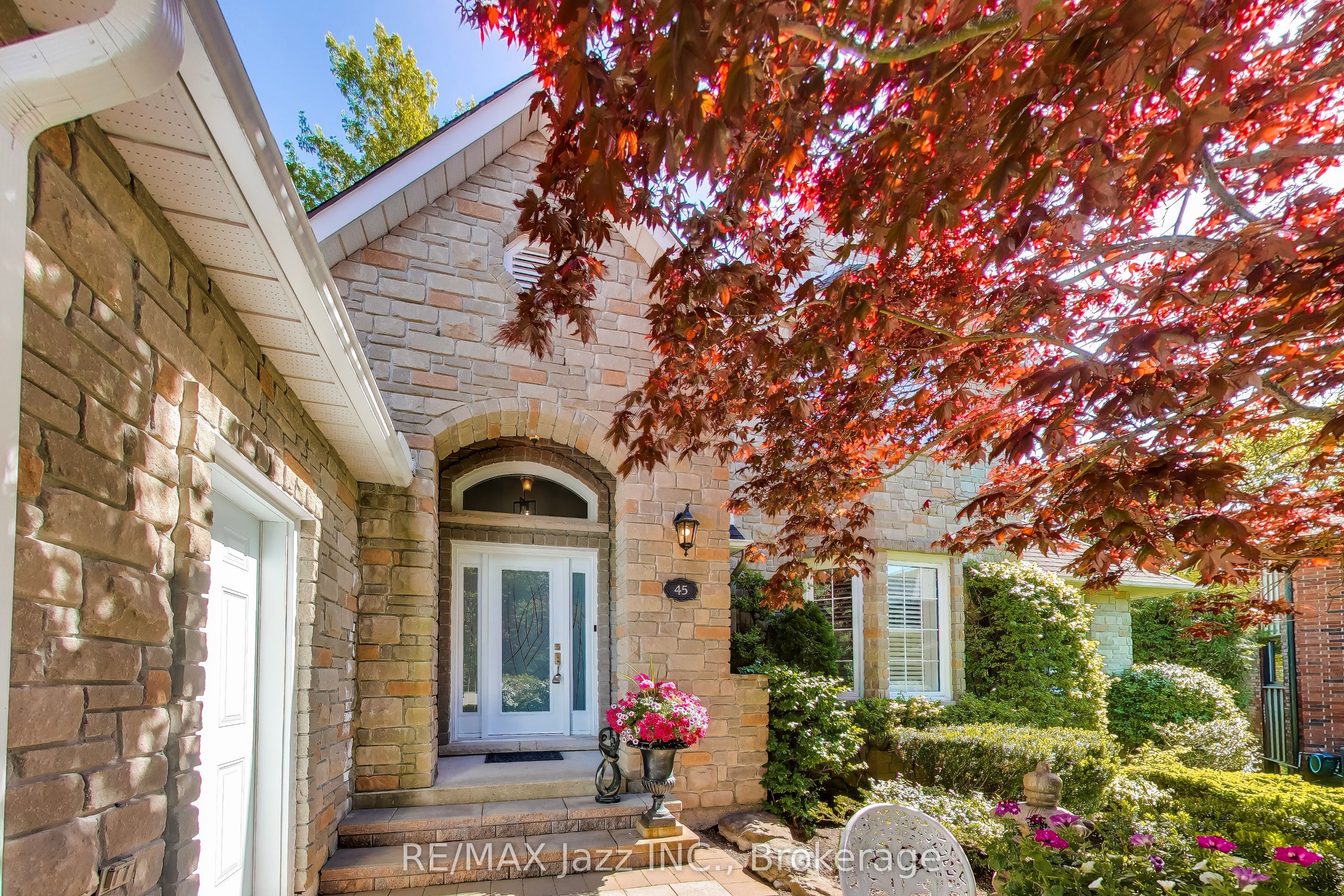 45 Windsor Valley Place, Clarington, ON L1E 1J4 photo 2