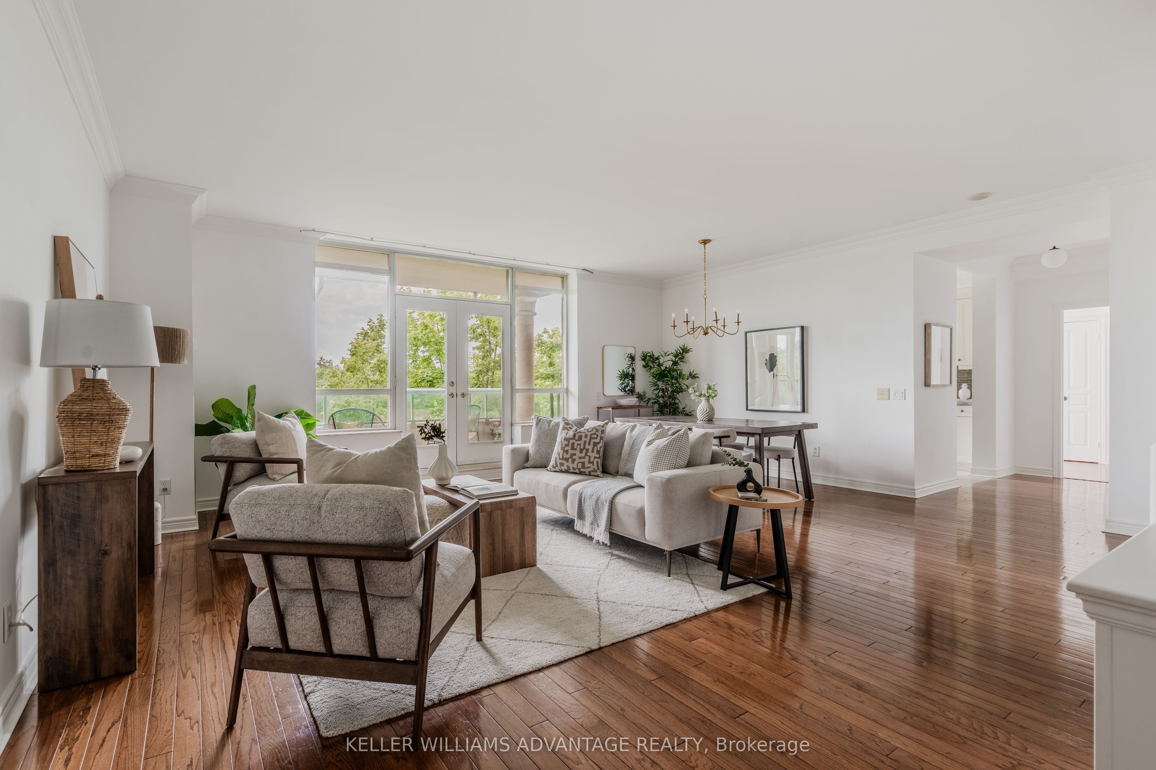 9 Boardwalk Drive 321, Toronto, ON M4L 6T1 photo 3