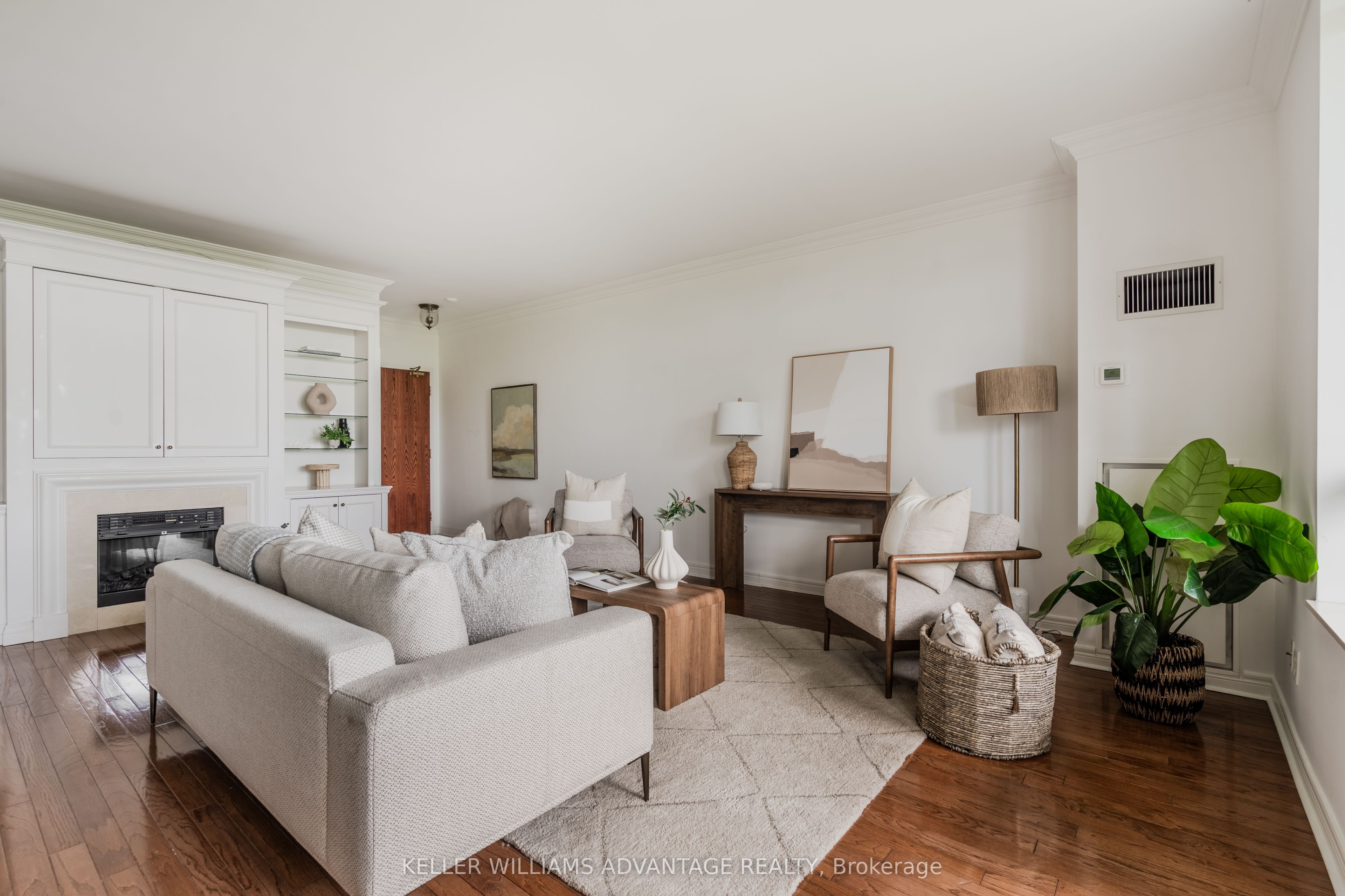 9 Boardwalk Drive 321, Toronto, ON M4L 6T1 photo 5