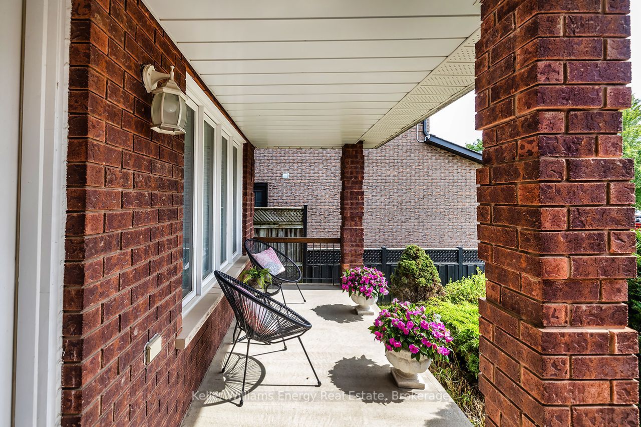 75 Waverly Street N, Oshawa, ON L1J 8G6 photo 3