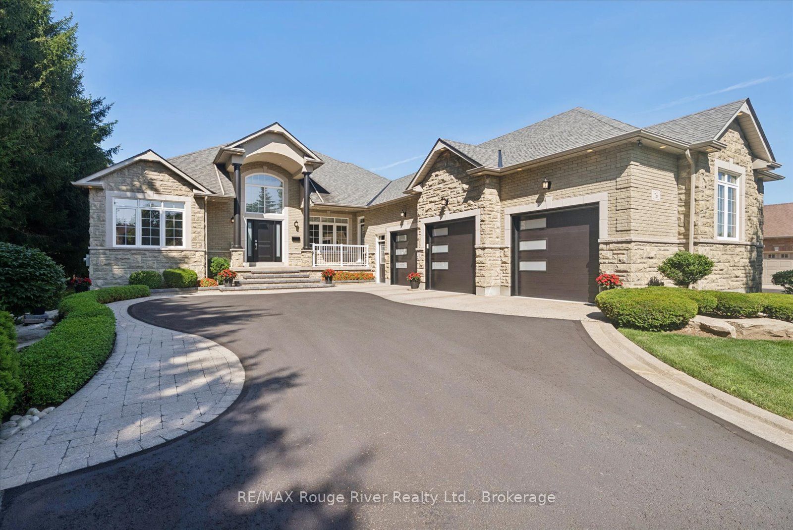 26 Hanover Court, Whitby, ON L1N 7J2 photo 3