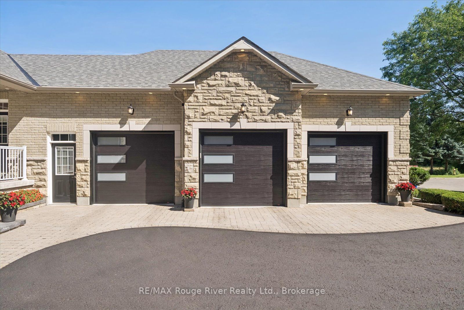 26 Hanover Court, Whitby, ON L1N 7J2 photo 4