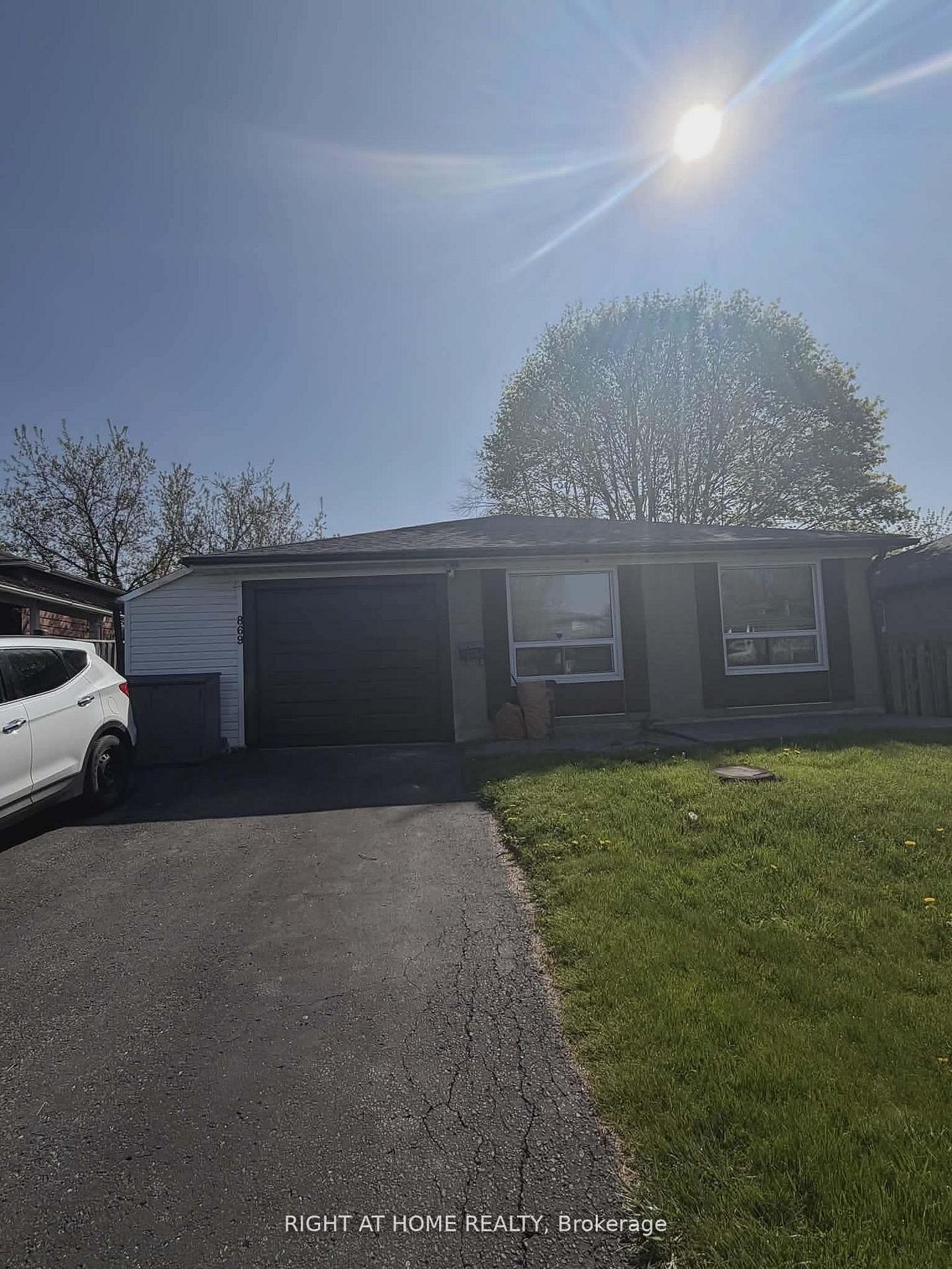 869 Grenoble Boulevard E, Pickering, ON L1W 1T7