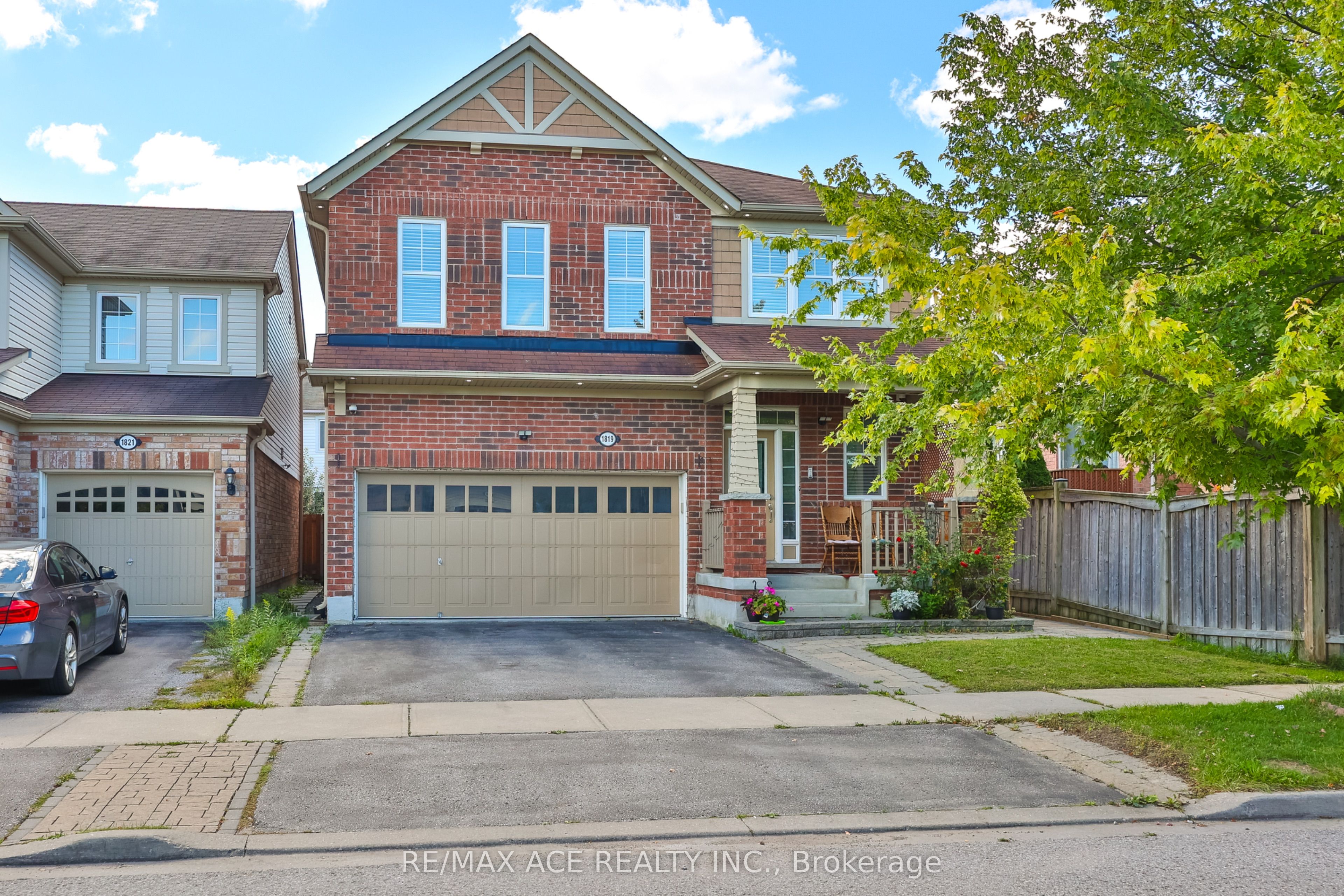 1819 Misthollow Drive, Pickering, ON L1X 0A7