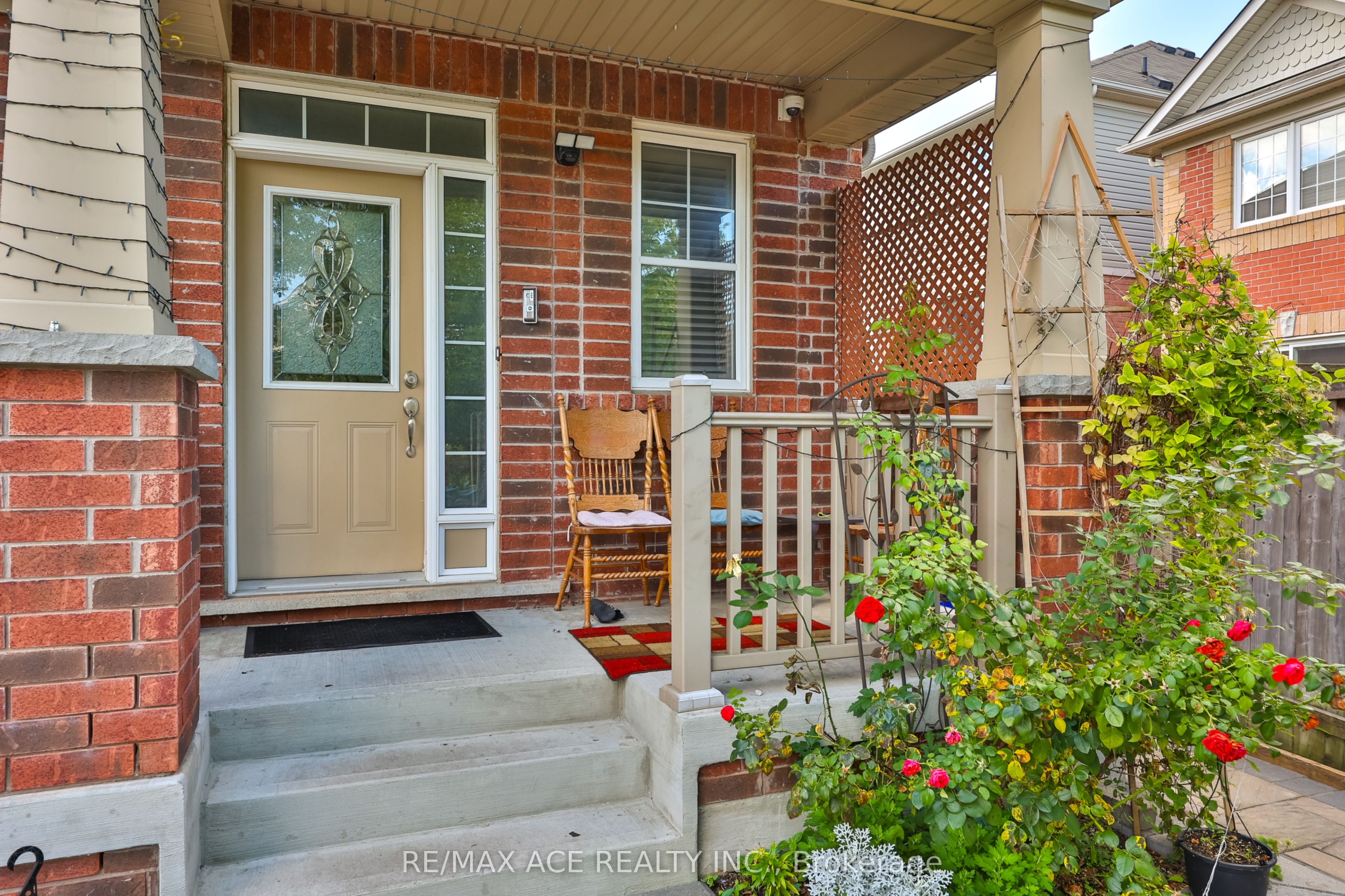 1819 Misthollow Drive, Pickering, ON L1X 0A7 photo 3