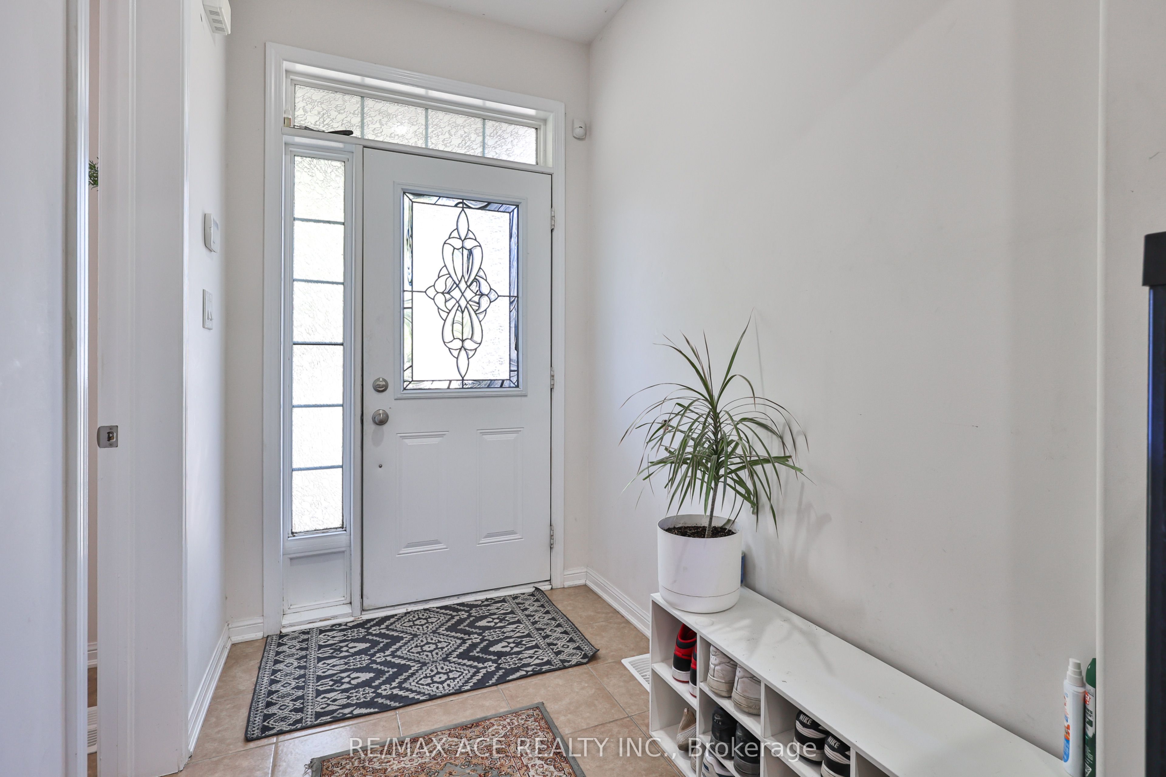 1819 Misthollow Drive, Pickering, ON L1X 0A7 photo 4