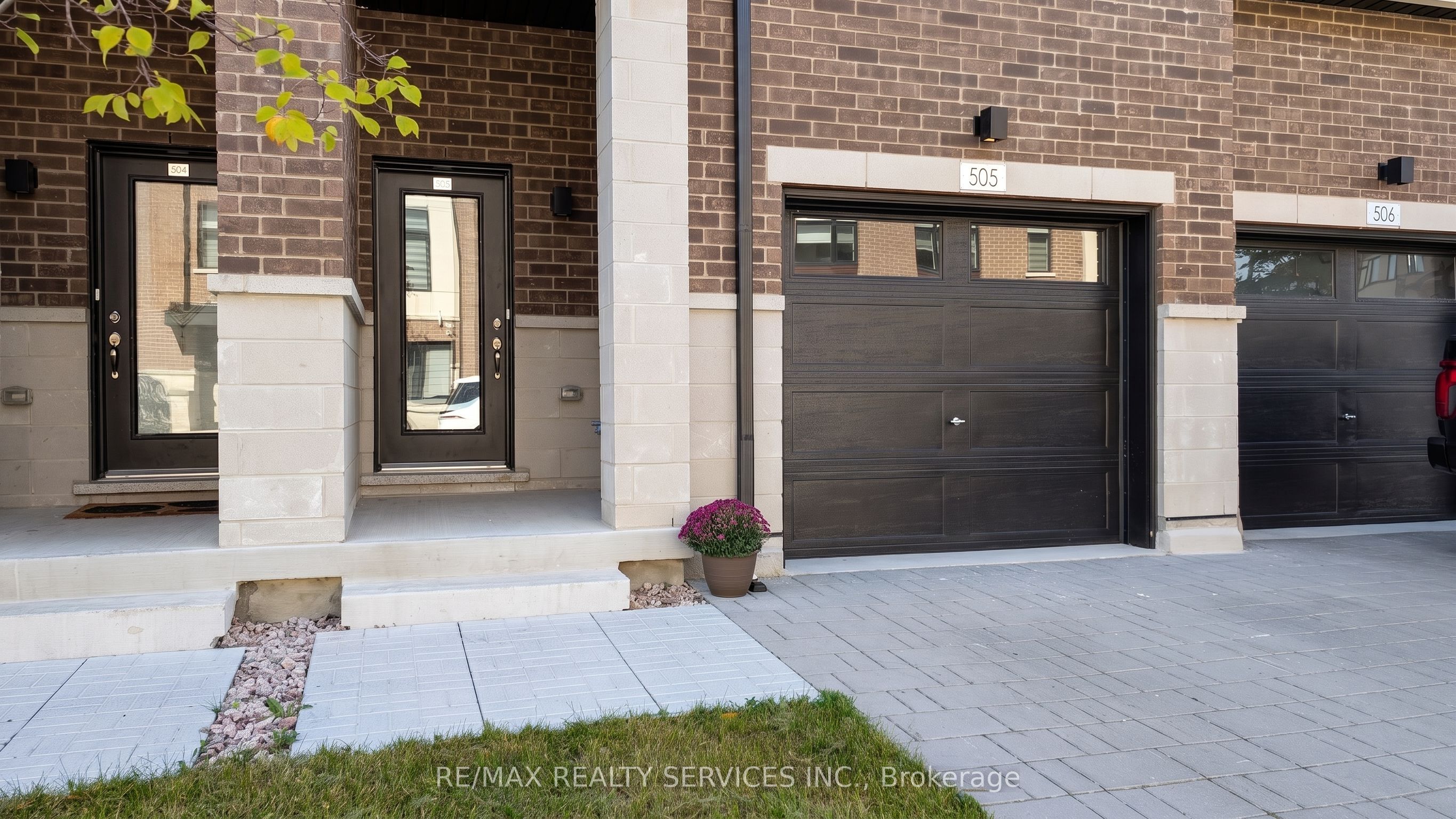 1695 Dersan Street 505, Pickering, ON L1X 0S9