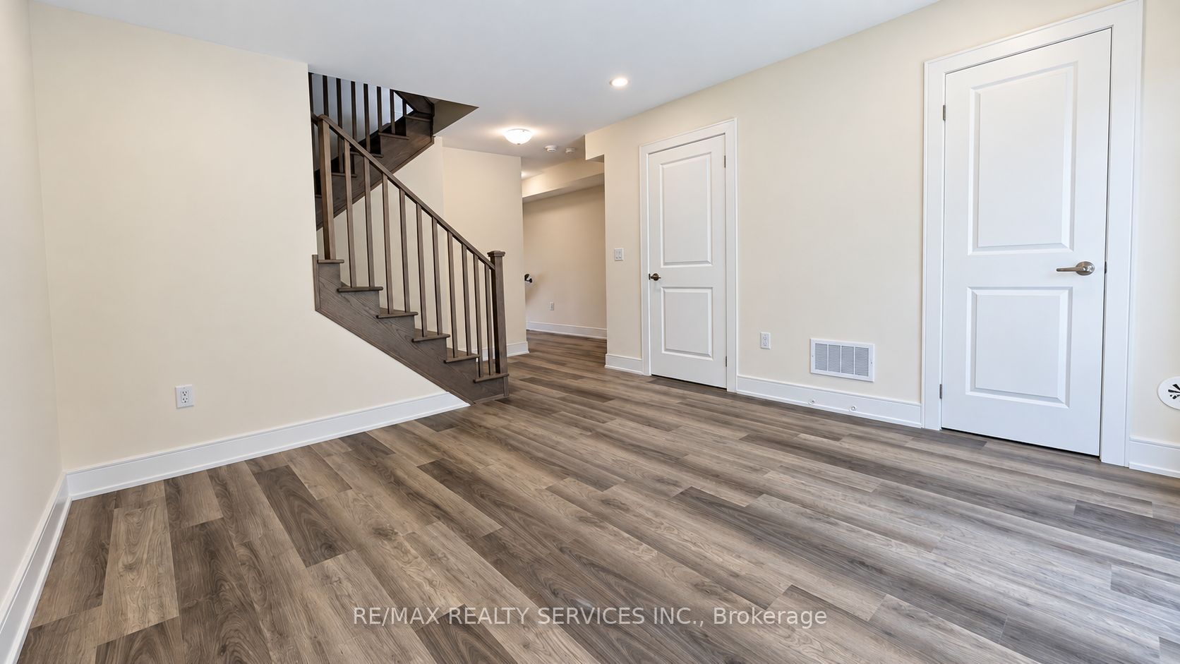 1695 Dersan Street 505, Pickering, ON L1X 0S9 photo 2