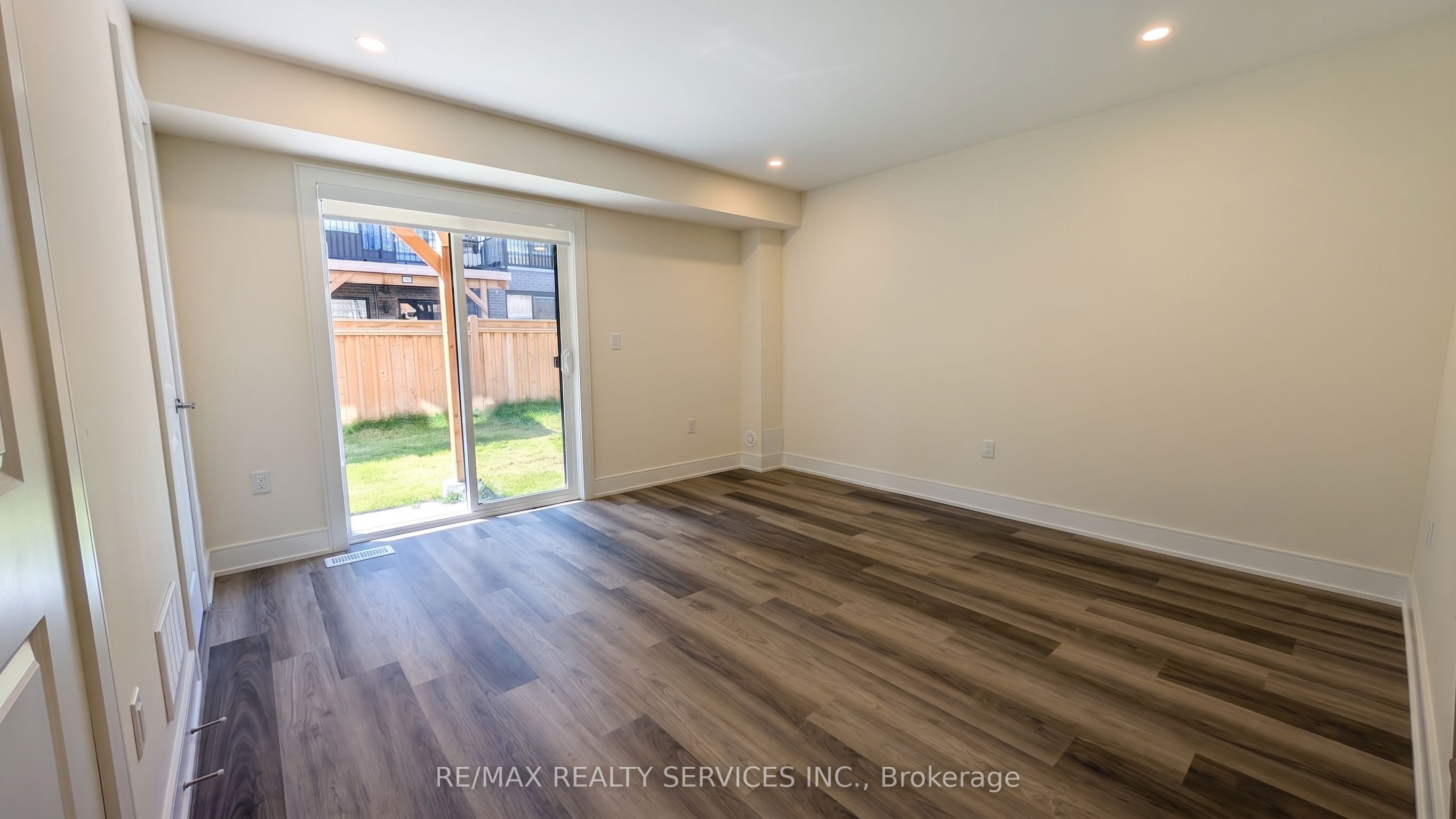 1695 Dersan Street 505, Pickering, ON L1X 0S9 photo 3