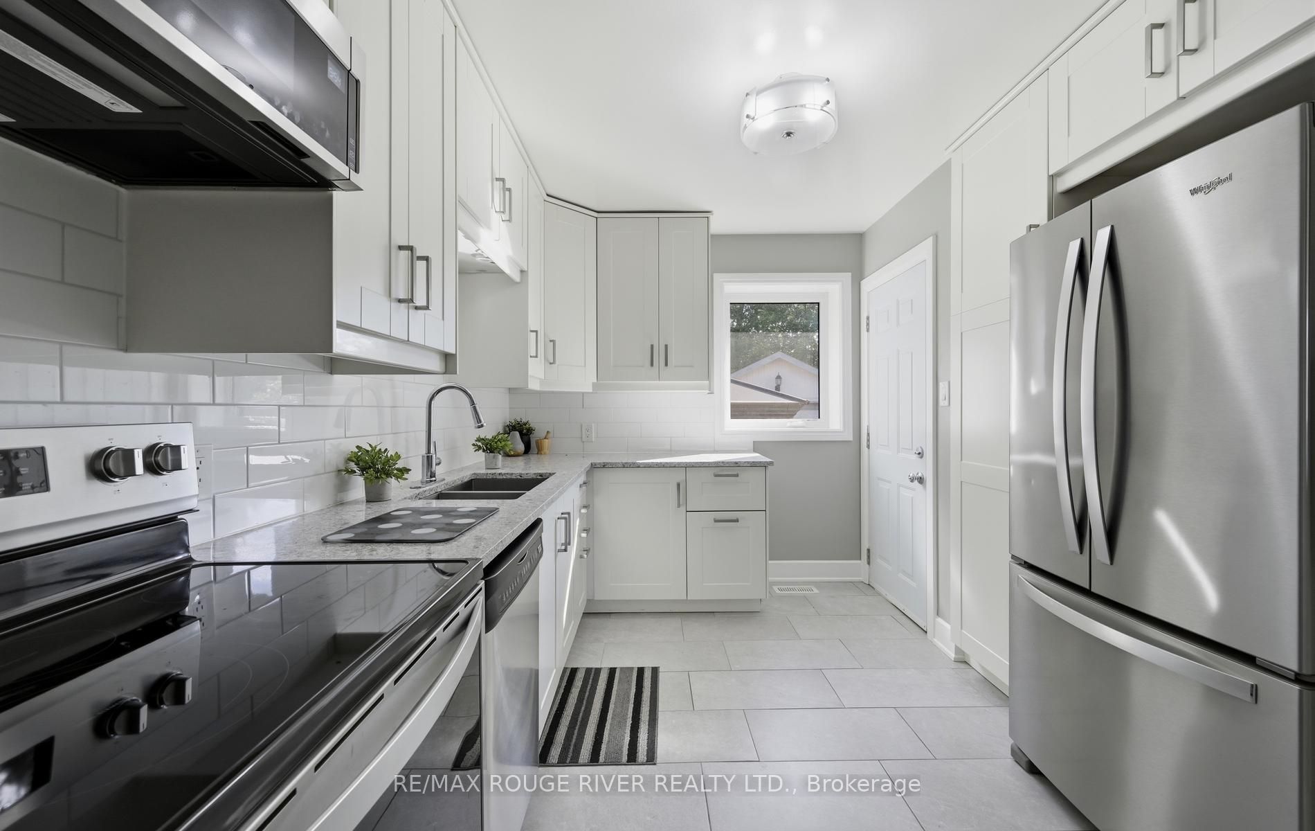 517 Kent Street, Whitby, ON L1N 4Y8 photo 5