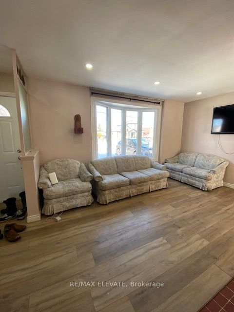39 Cornwallis Drive, Toronto, ON M1P 1H1 photo 3