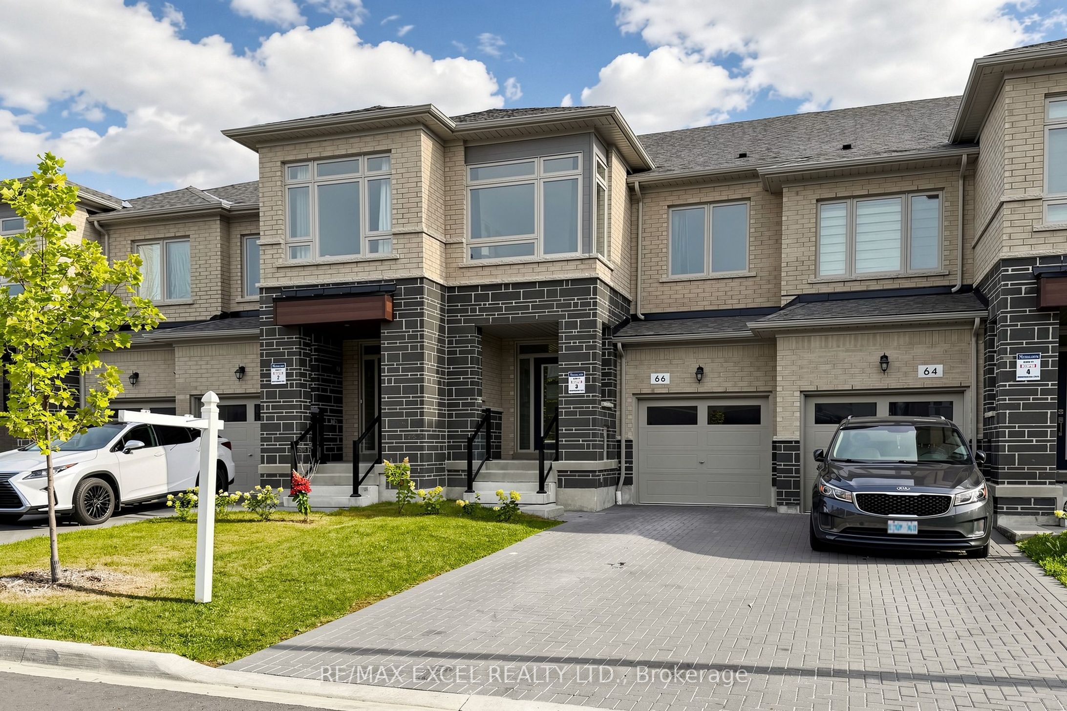 66 Mountainside Crescent, Whitby, ON L1R 0P4 photo 2