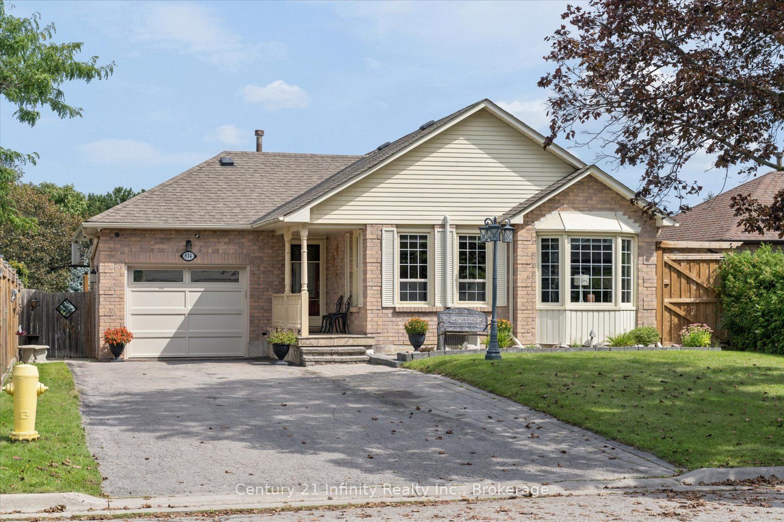814 Lochness Crescent, Oshawa, ON L1J 7P6