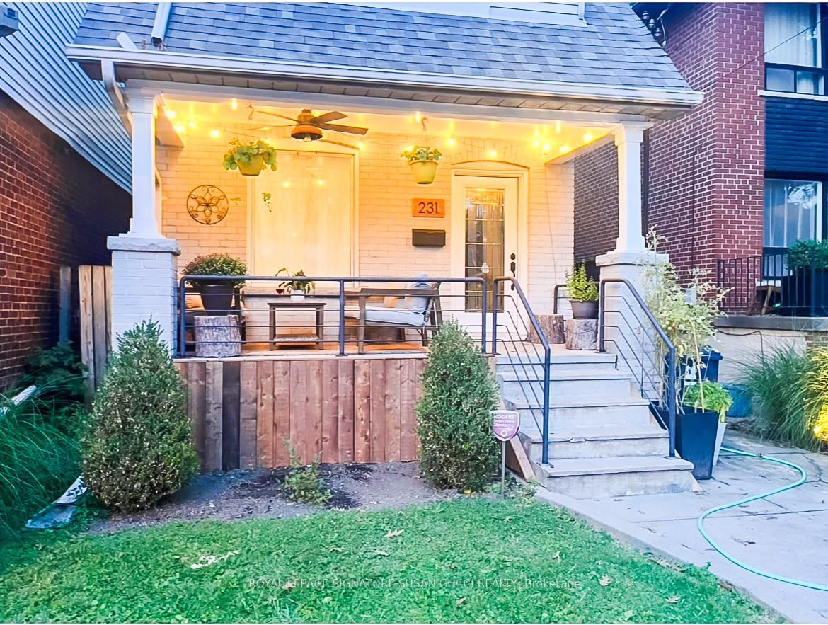 231 Chisholm Avenue, Toronto, ON M4C 4V9 photo 2